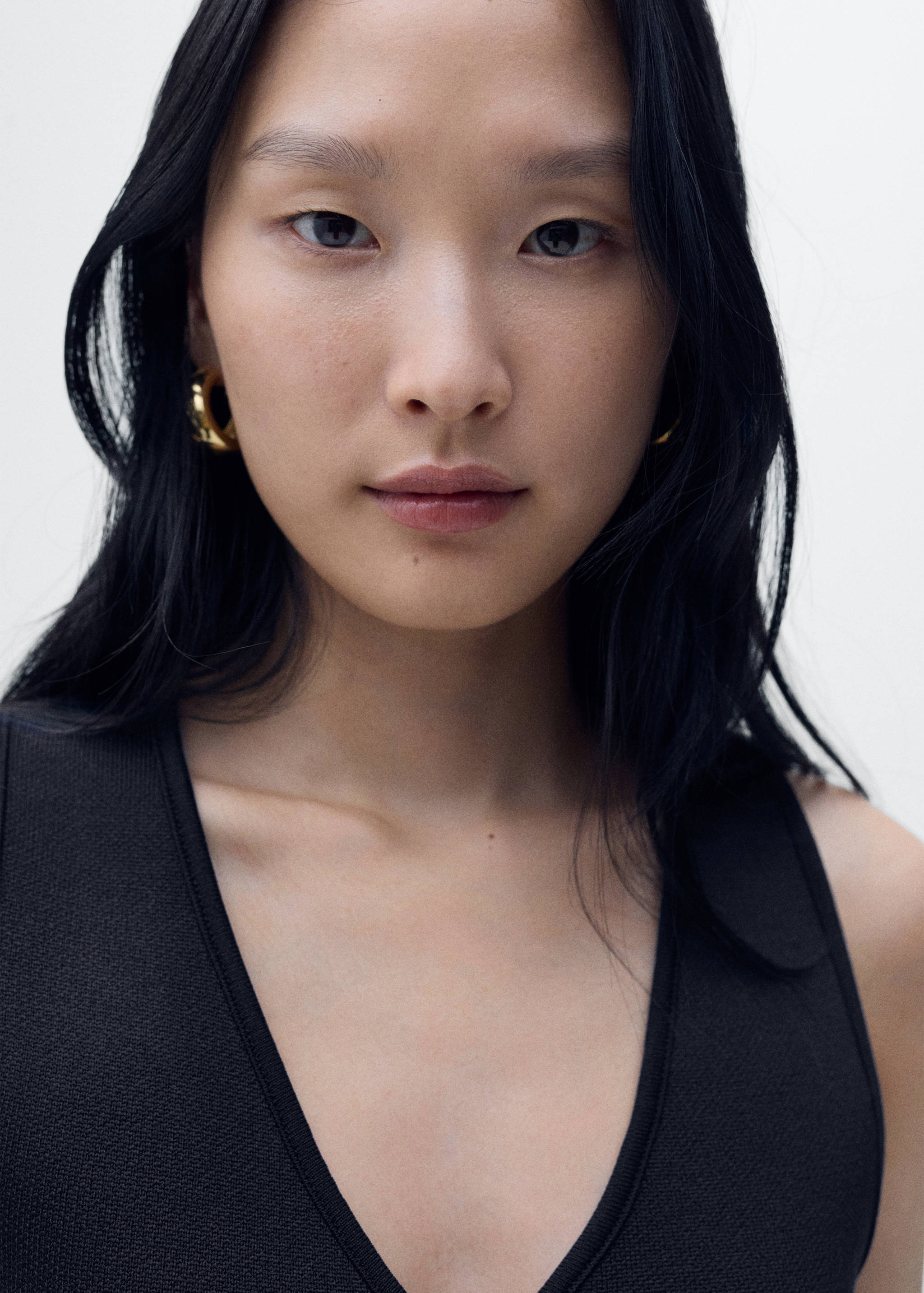 Knitted vest with jewel buttons - Details of the article 1