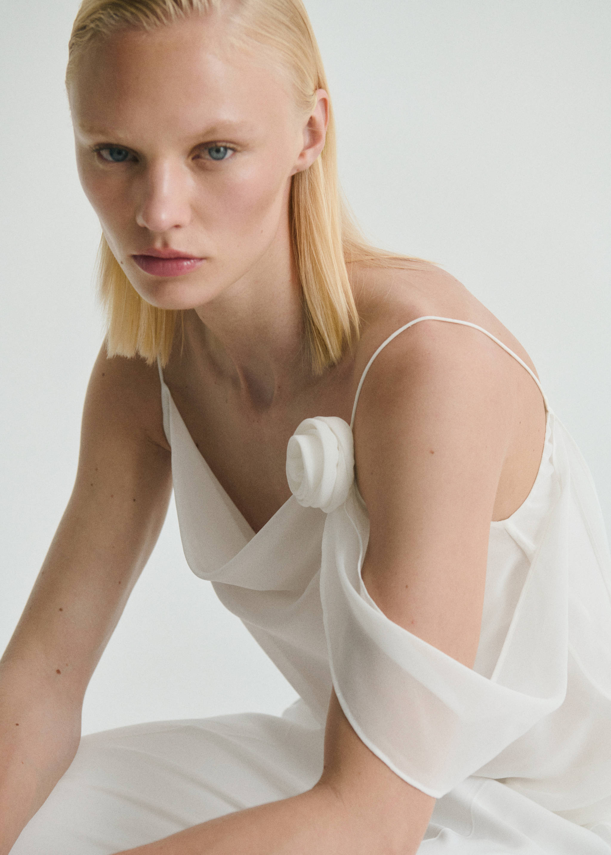 Draped top with flower detail - Details of the article 2