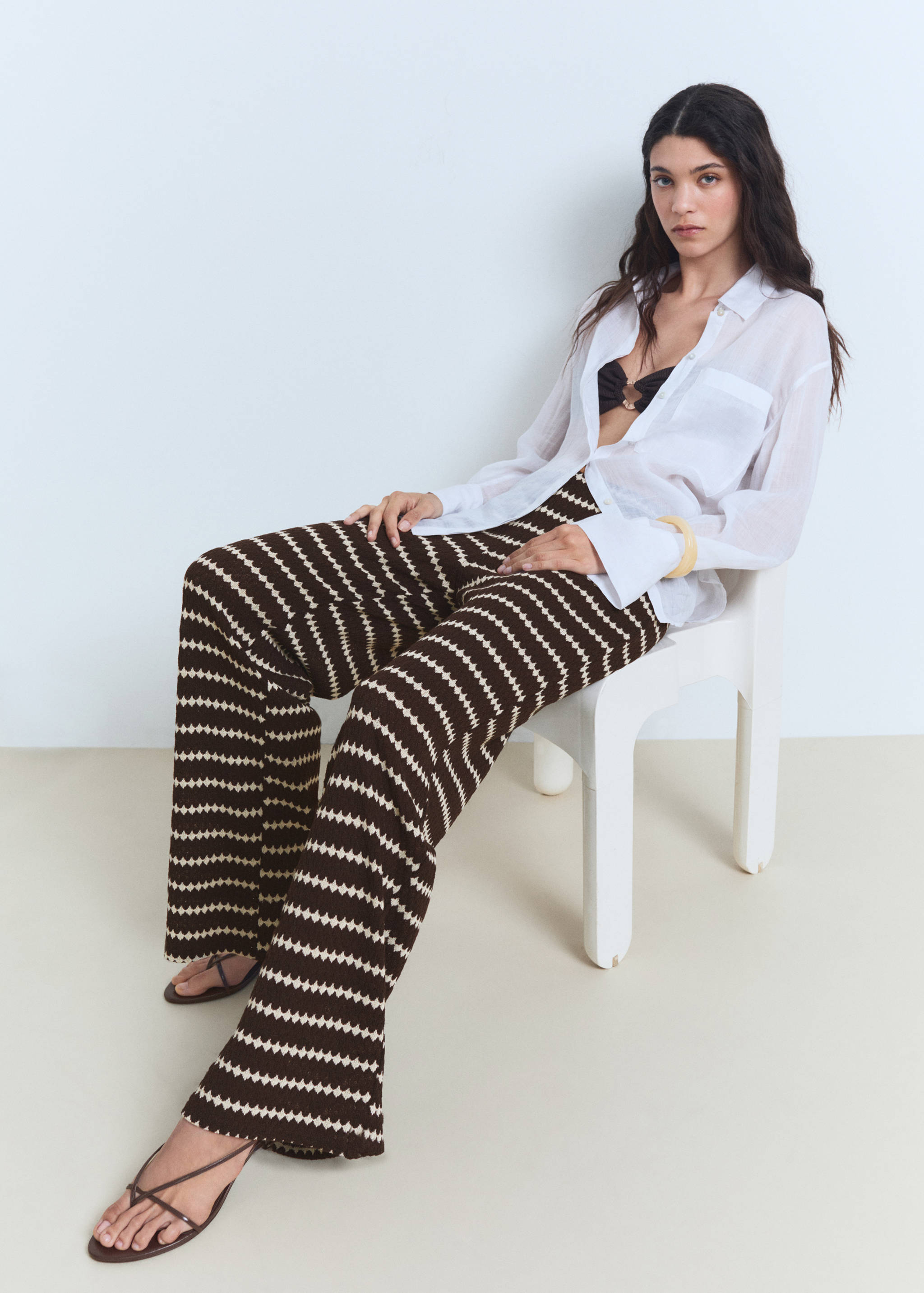 Knitted trousers with geometric print - Details of the article 2