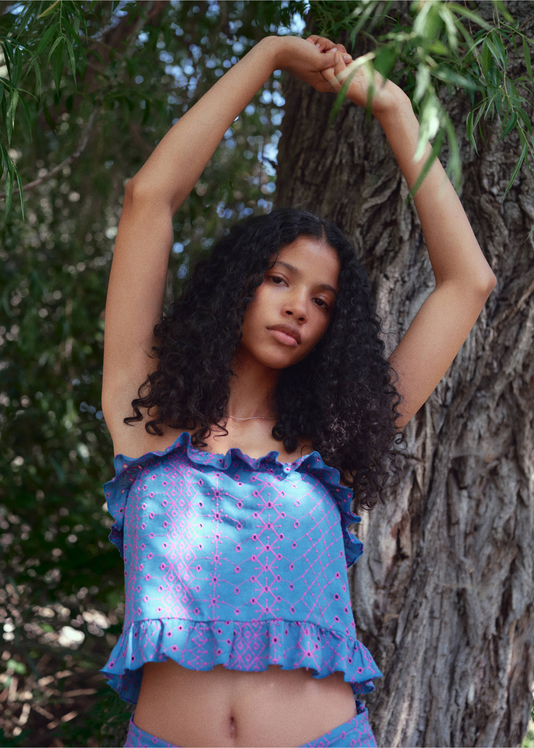 Broderie anglaise panel top - Details of the article 5, Vibrant blue. Ref: 87079214-00.