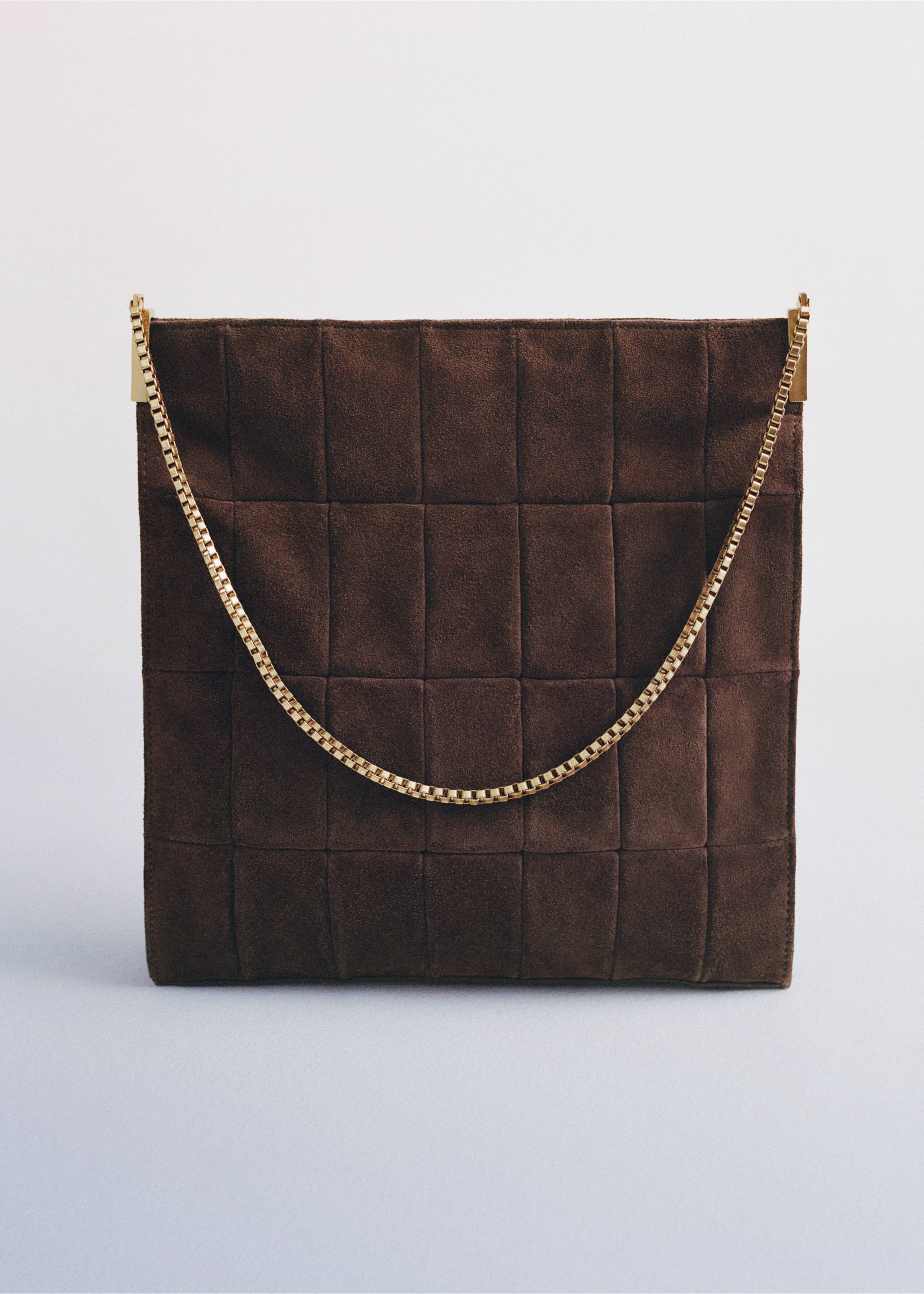 Suède tas met ketting - Detail van het artikel 6, Chocoladebruin. Ref: 87080414-00.