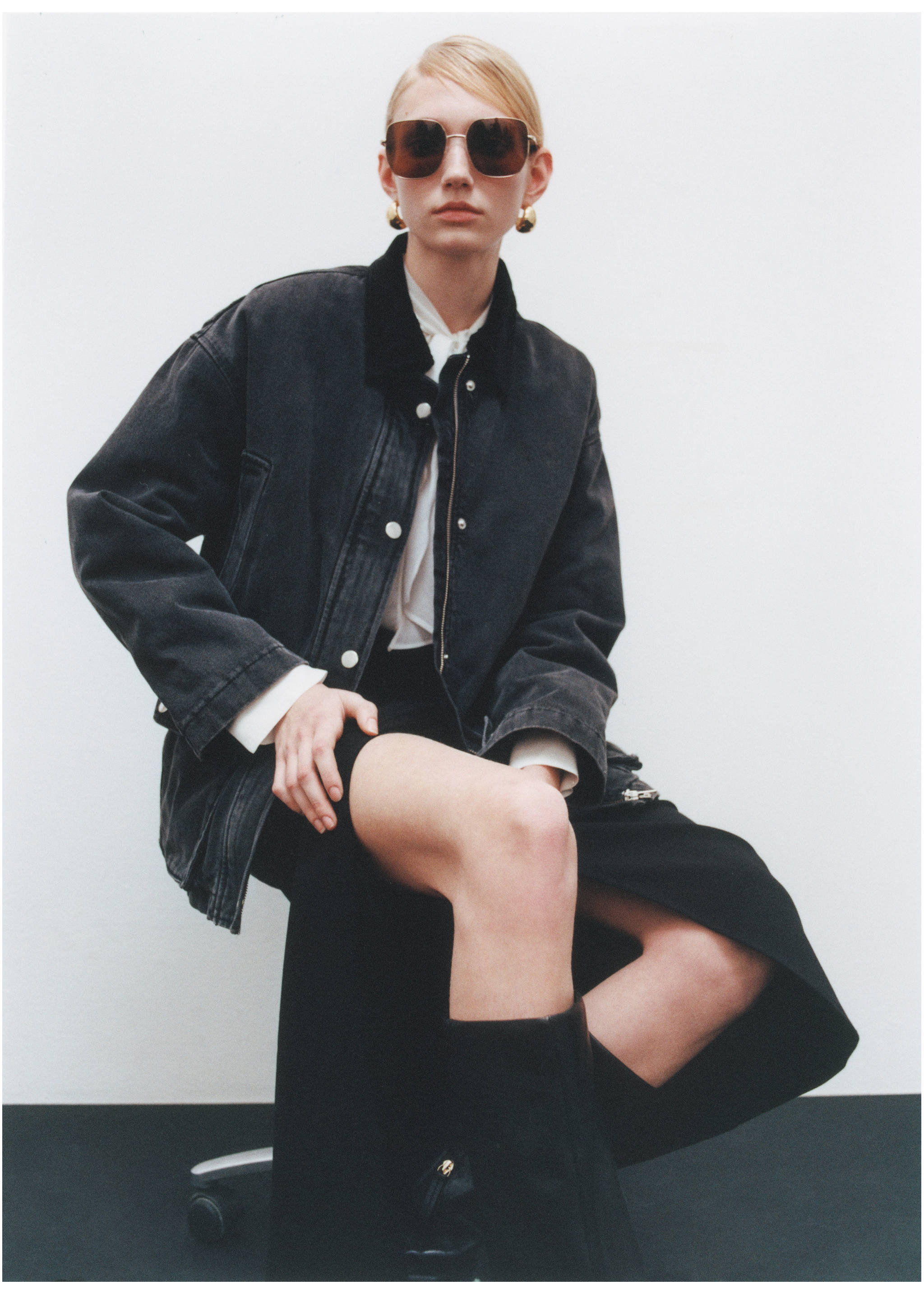 Jacket with corduroy collar pockets - Details of the article 3, Black denim. Ref: 87080424-00.