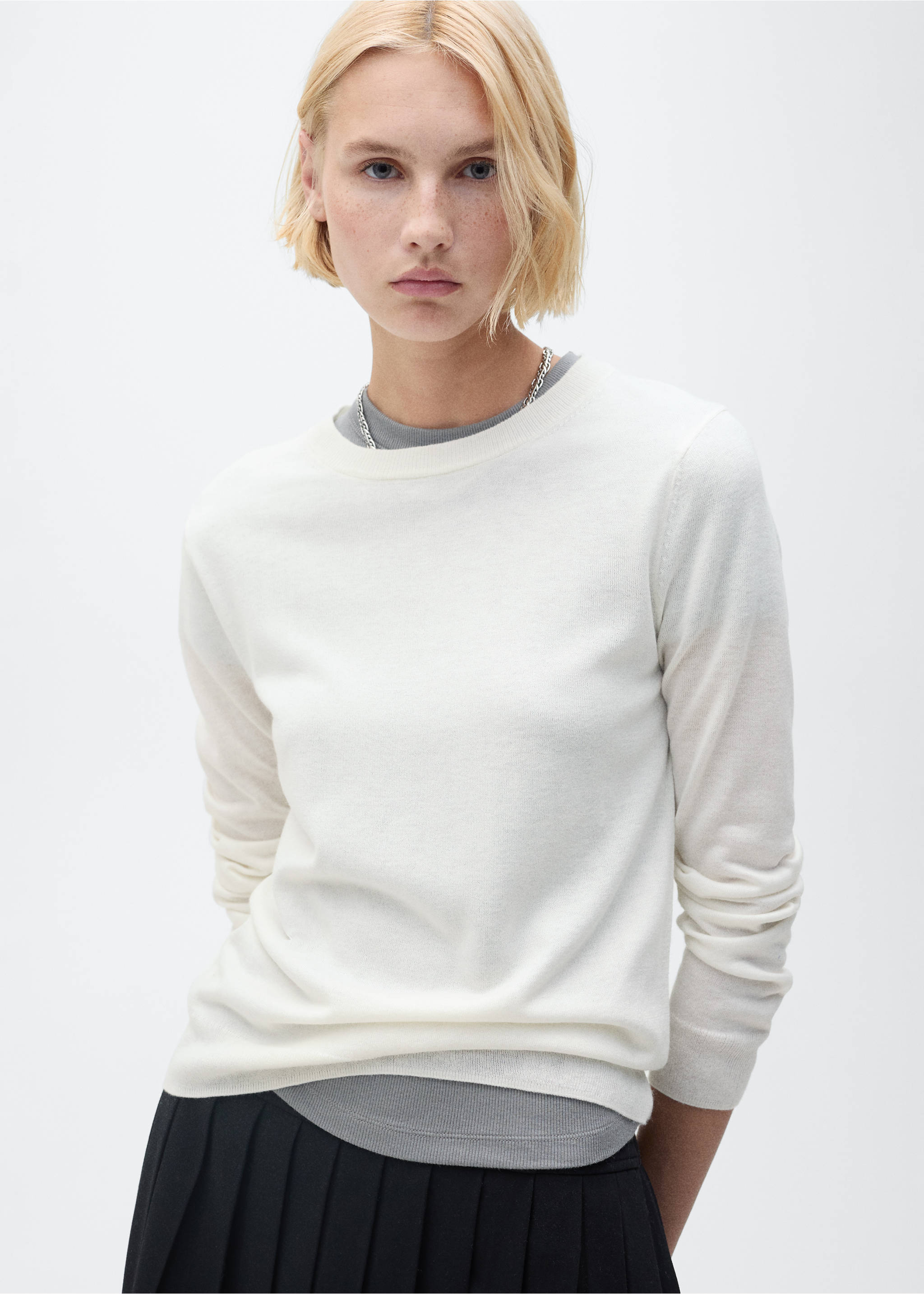 Wool-blend round-neck sweater - Medium plane, Ecru. Ref: 87080432-00.