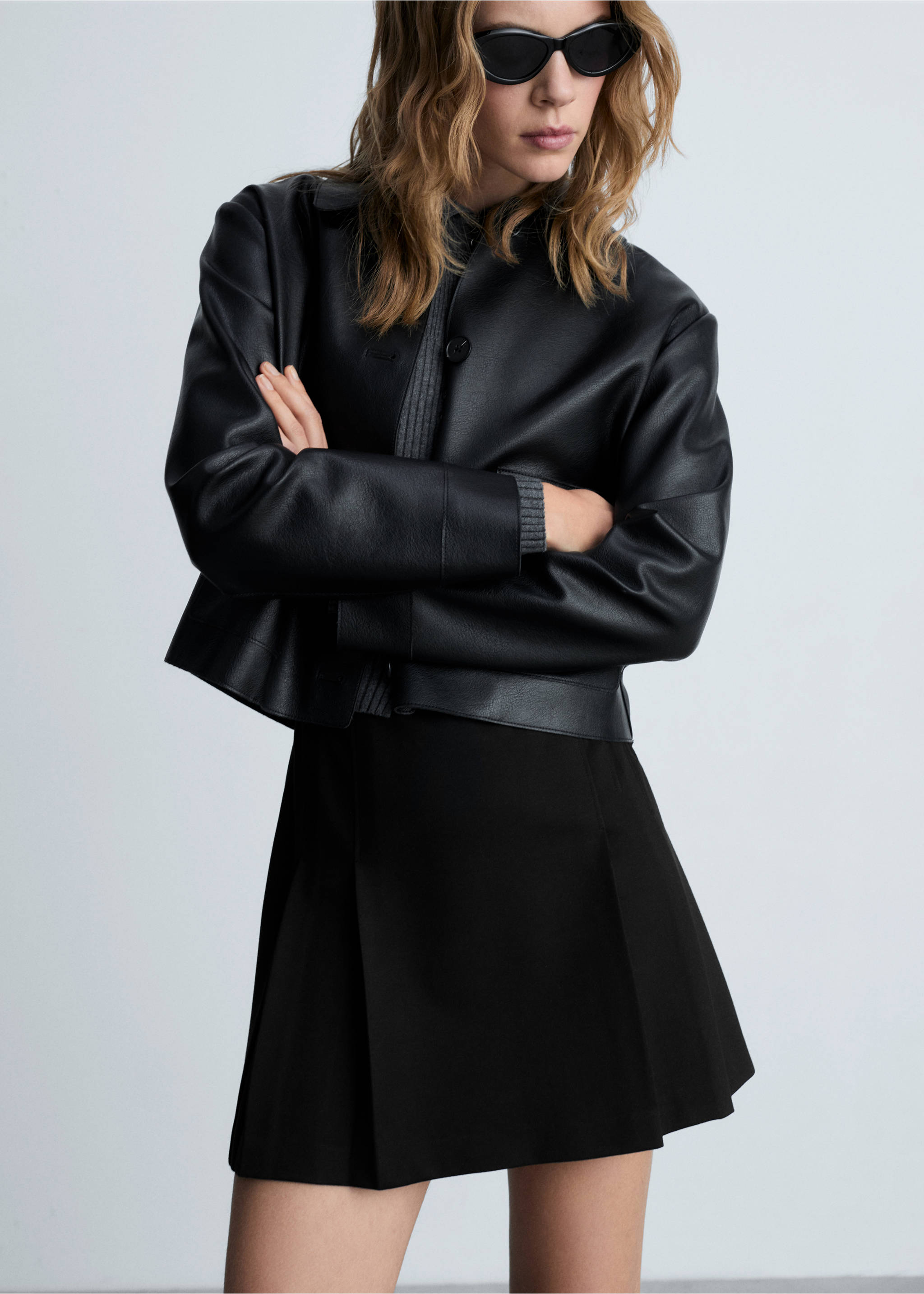 Φούστα μίνι πιέτες - Μεσαίο πλάνο, Μαύρο. Ref: 87080435-00.