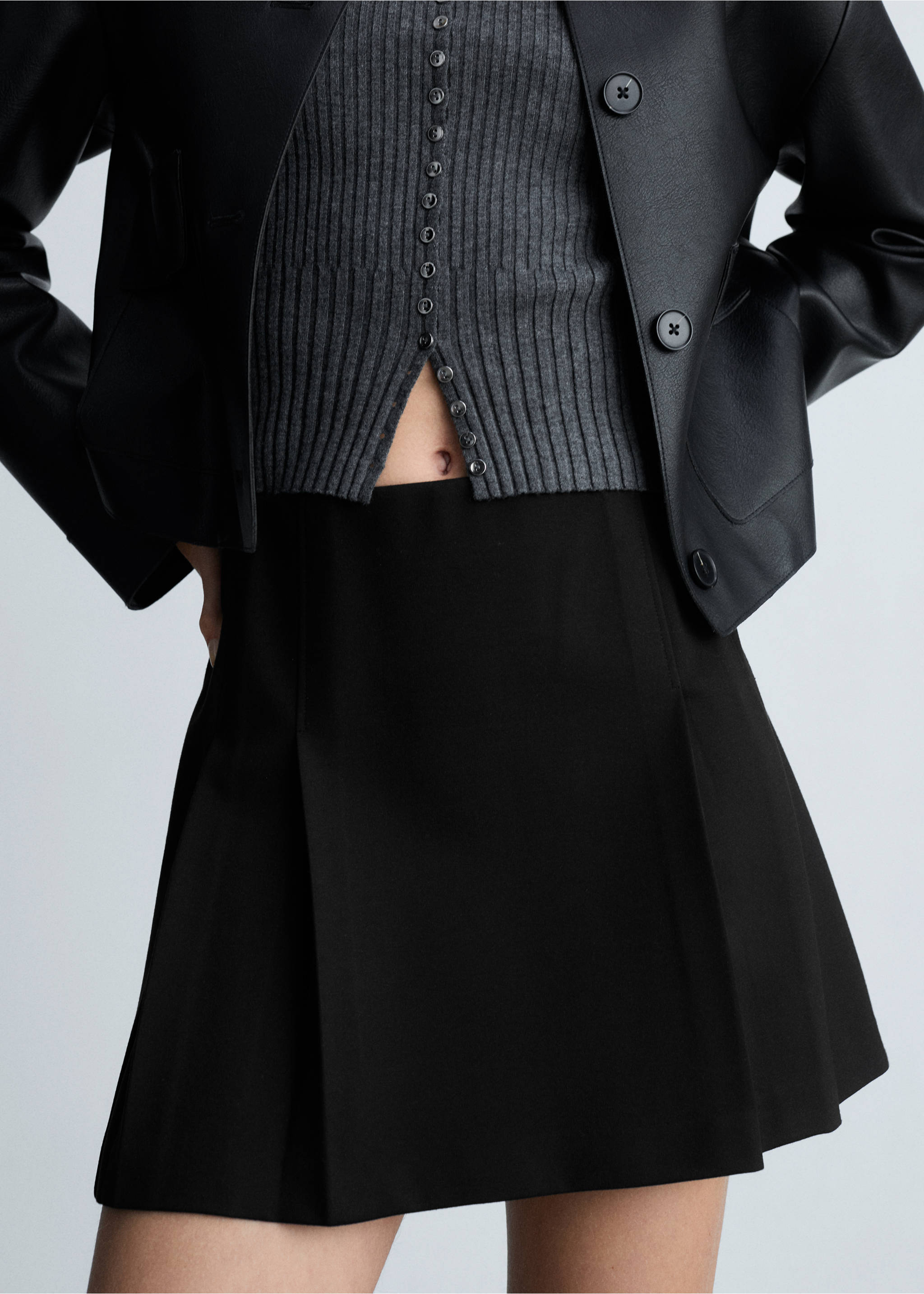 Pleated mini-skirt - Details of the article 6, Black. Ref: 87080435-00.