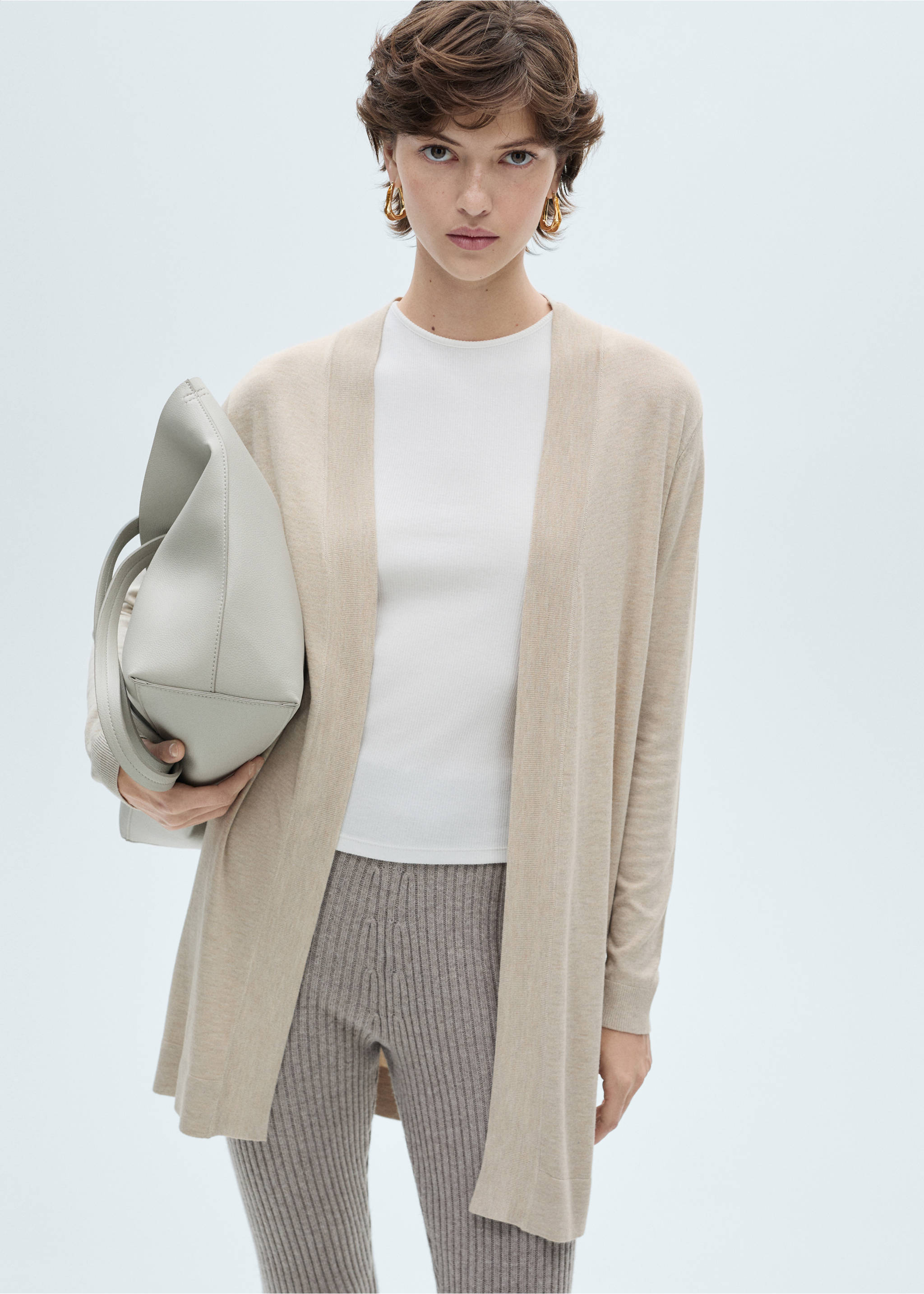 Finstickad cardigan - Bild av mittparti, Sand. Ref: 87080437-00.