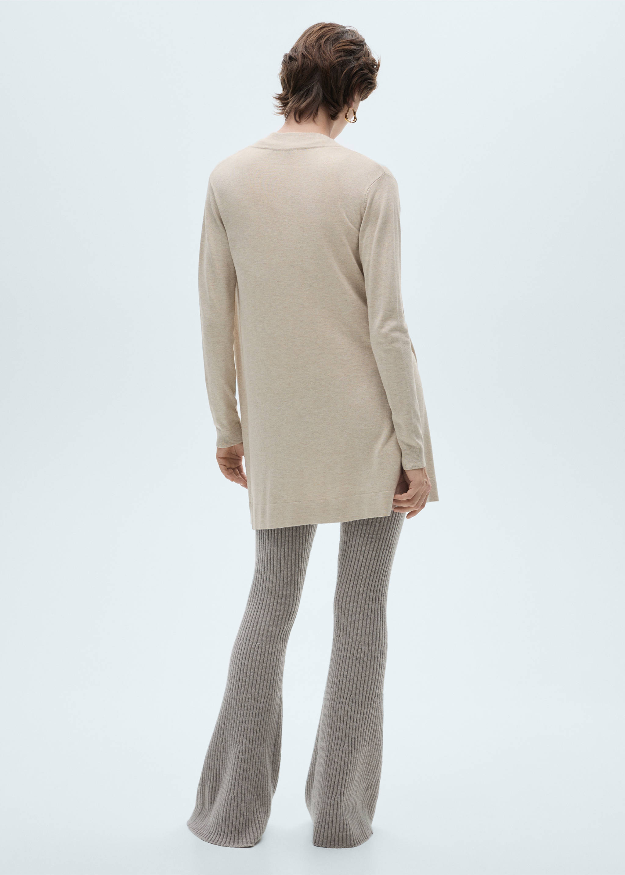 Finstickad cardigan - Artikelns baksida, Sand. Ref: 87080437-00.