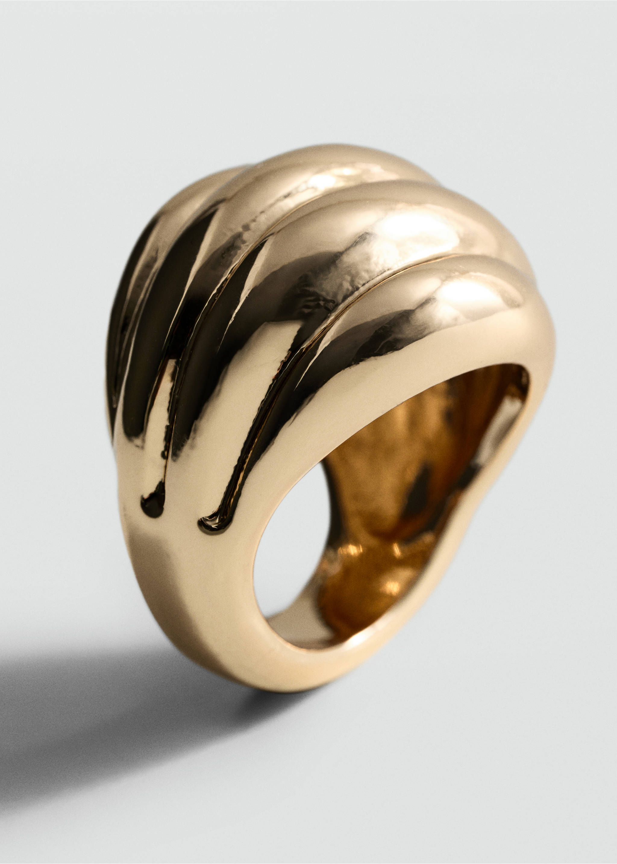 Textured embossed ring - Medium plane, Gold. Ref: 87080438-00.