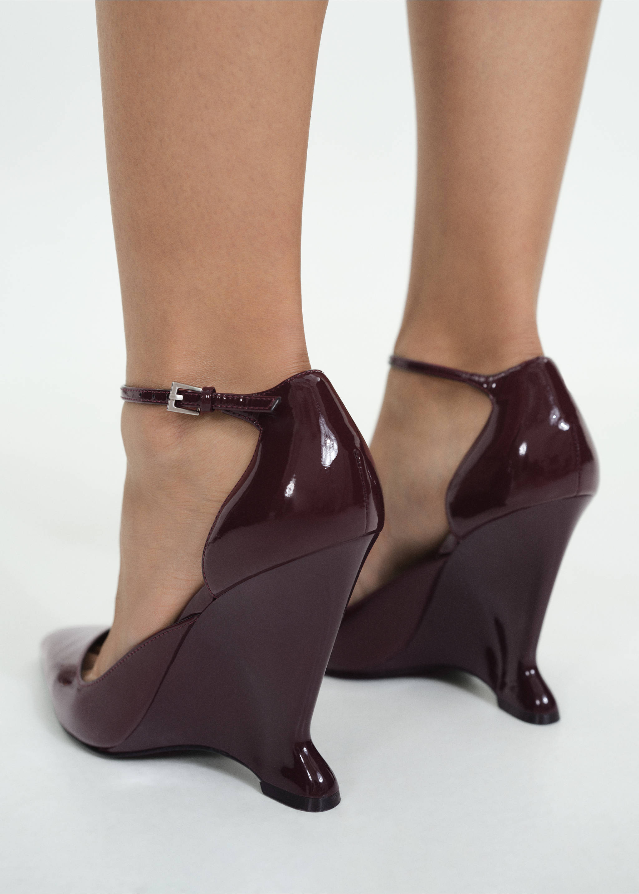 Curved-wedge leather shoes - Details of the article 9, Burgundy. Ref: 87080439-00.