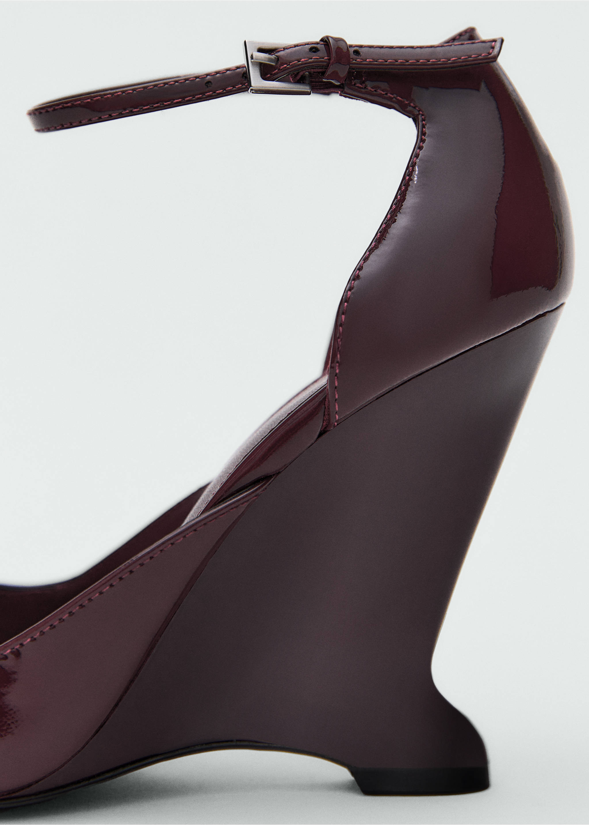 Curved-wedge leather shoes - Details of the article 1, Burgundy. Ref: 87080439-00.