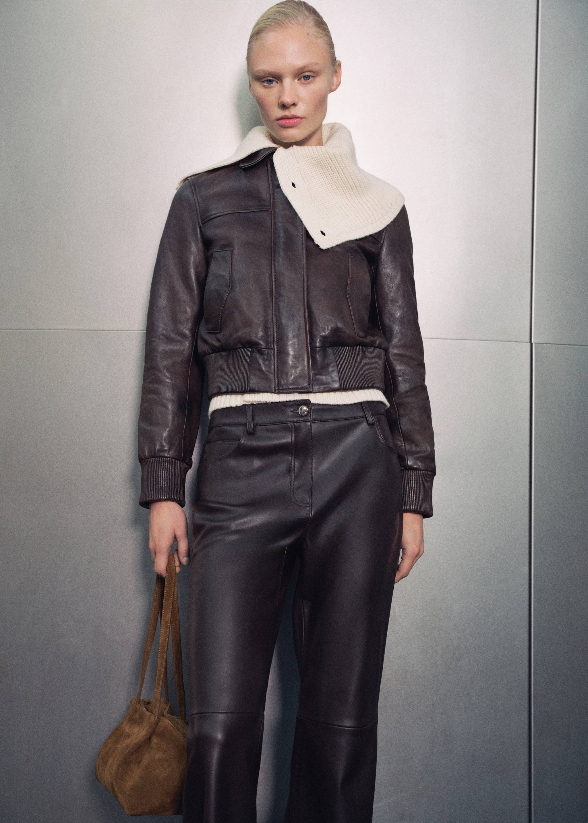 Chaqueta bomber piel - Plano medio, Marrón. Ref: 87080440-00.