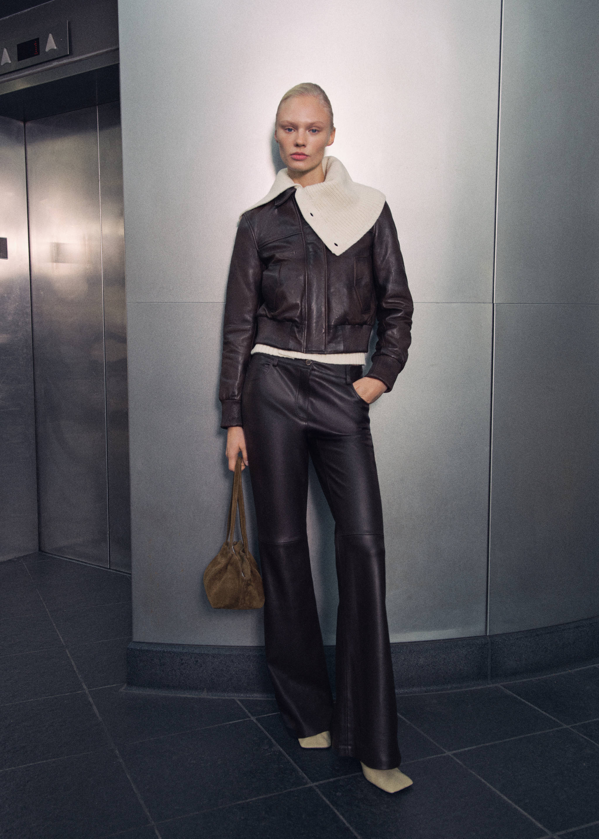 Leather bomber jacket - Details of the article 7