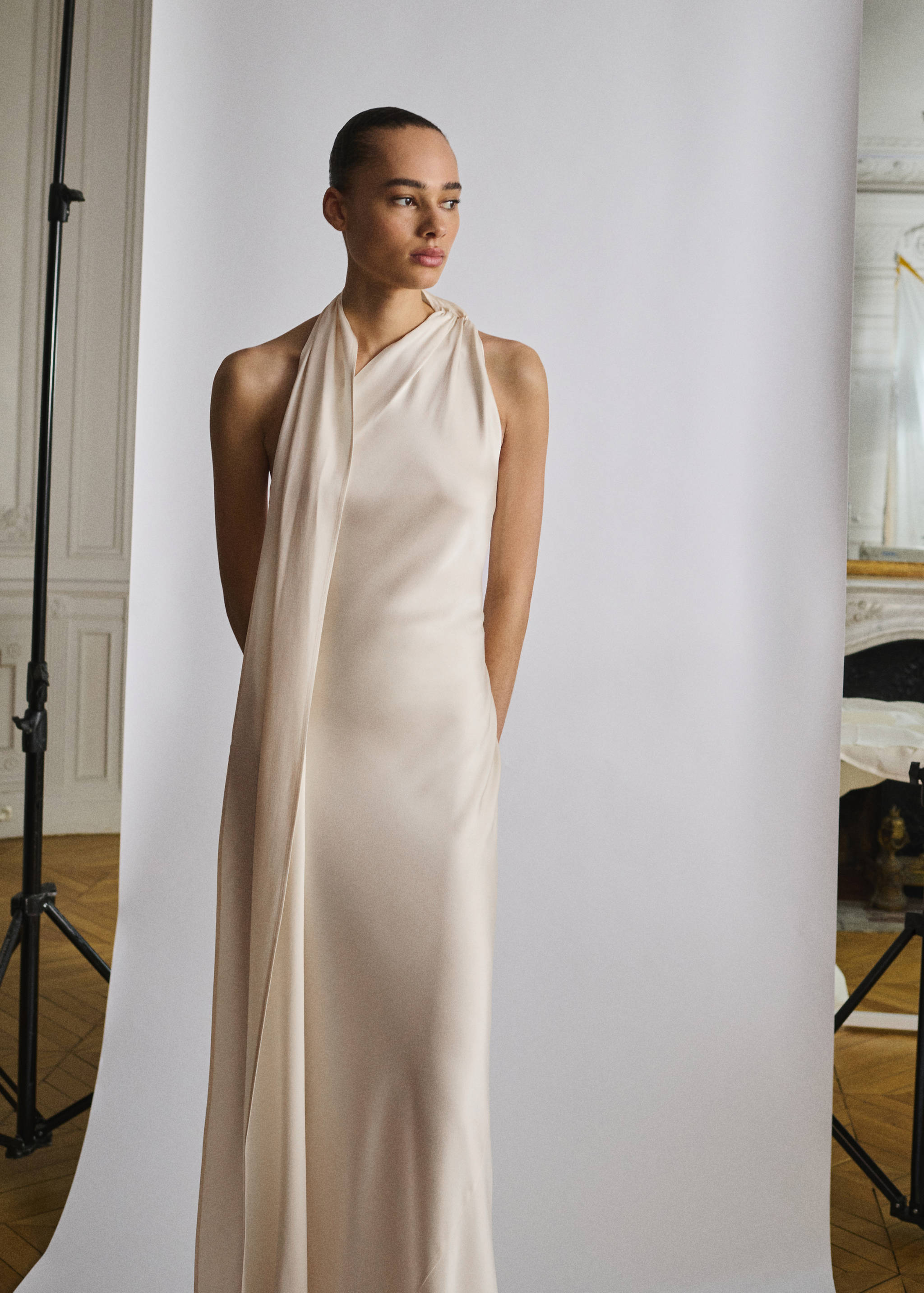 Asymmetrical bow-neck dress - Medium plane