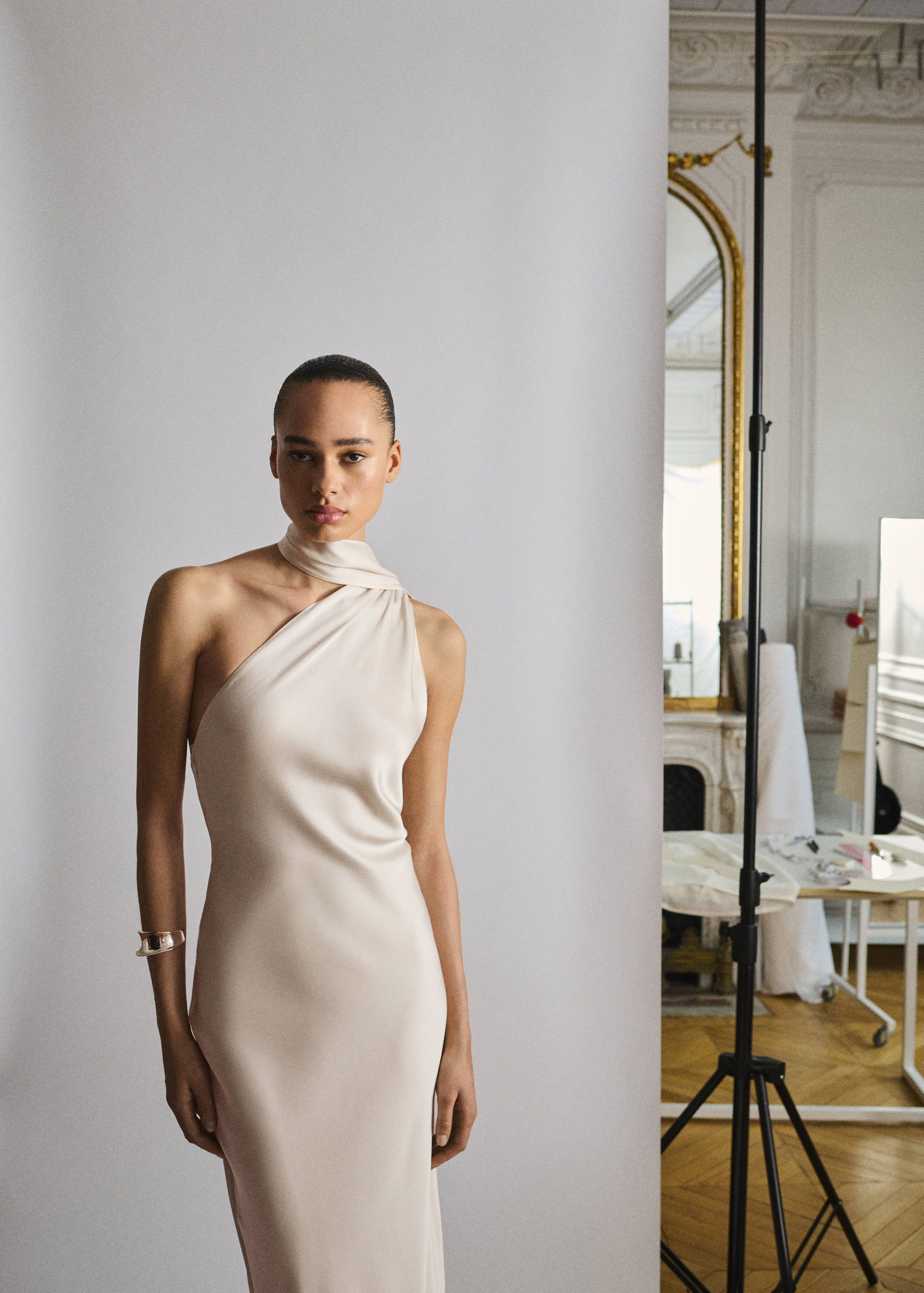 Asymmetrical bow-neck dress - Details of the article 1