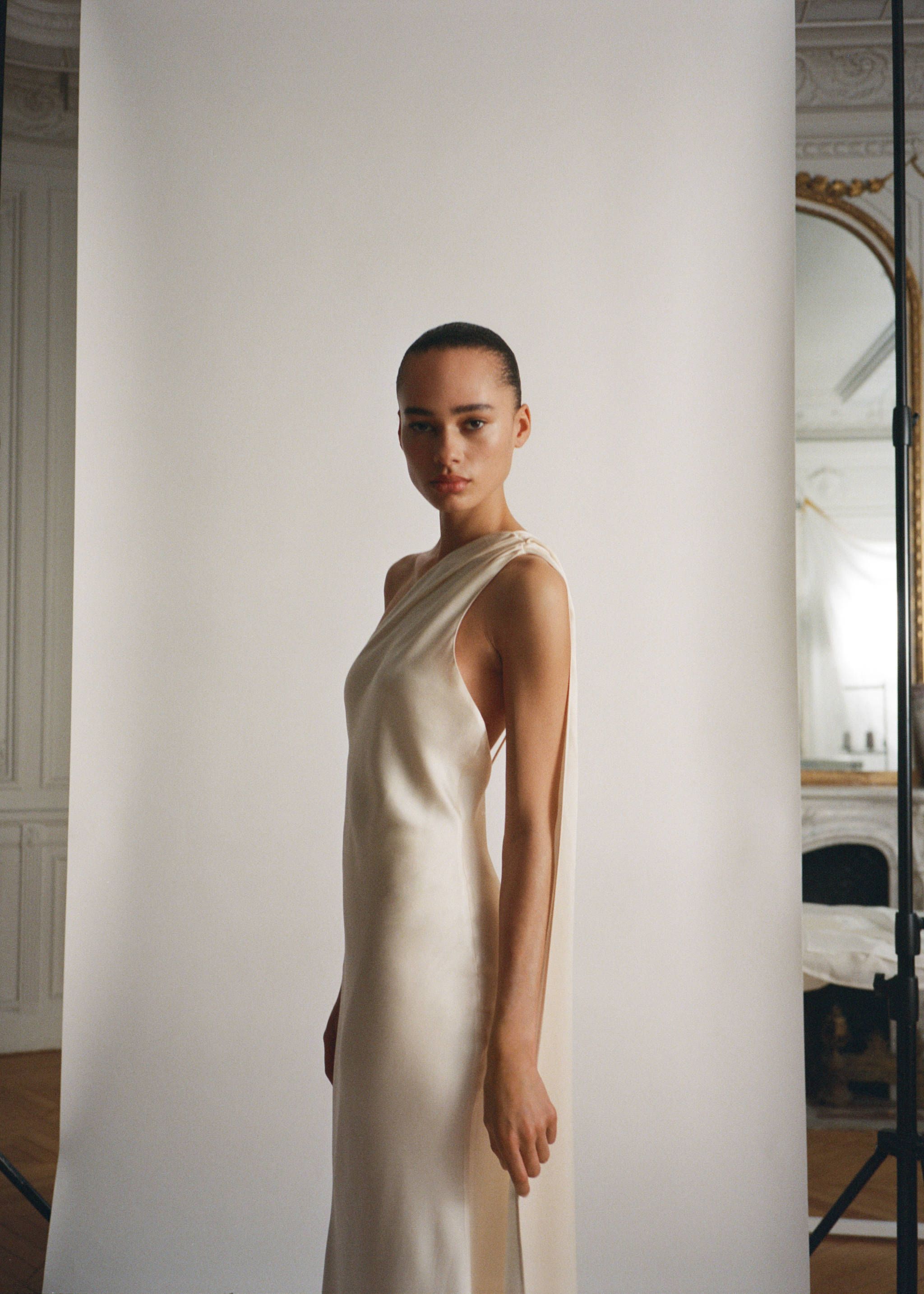 Asymmetrical bow-neck dress - Details of the article 3