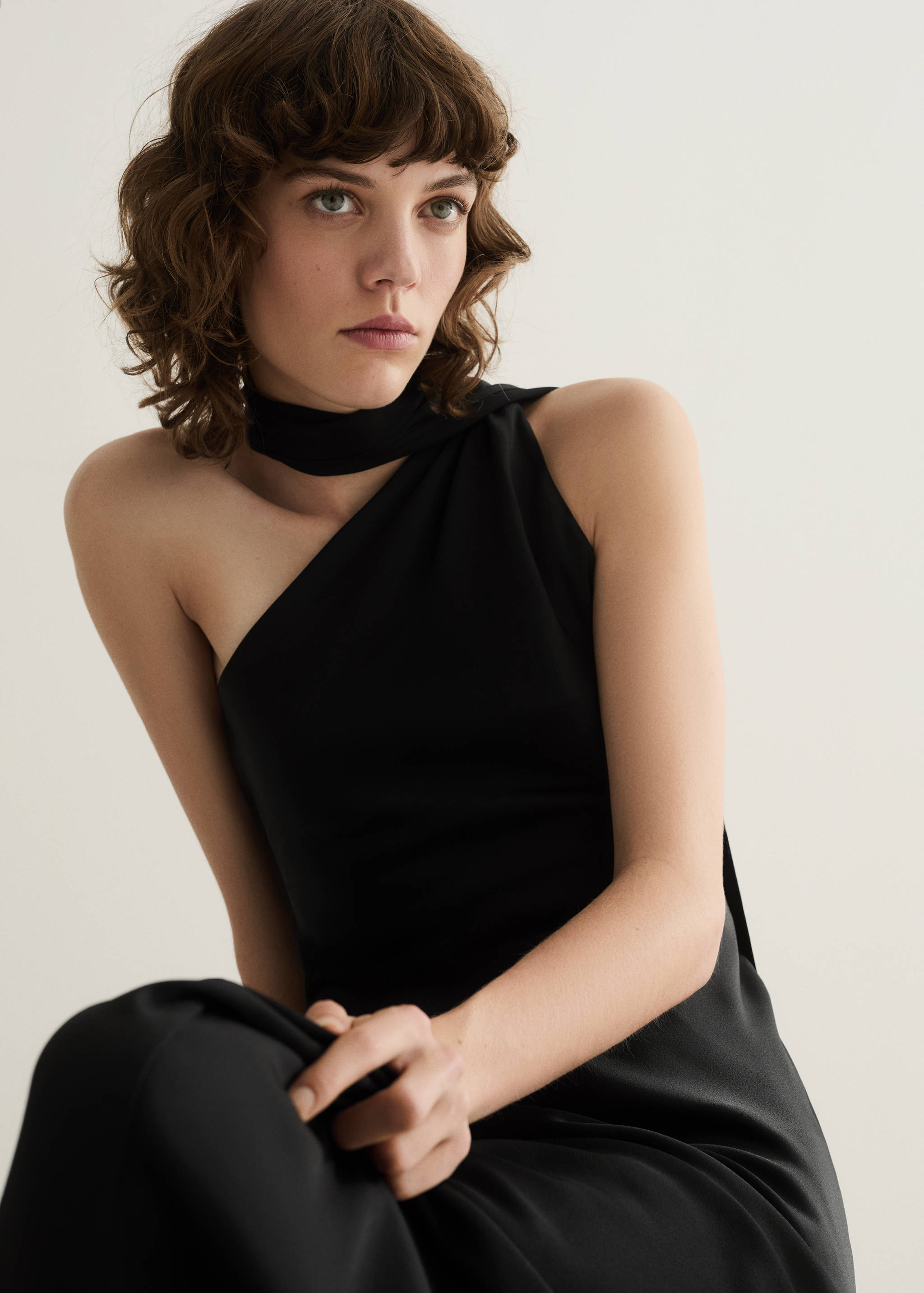 Asymmetrical bow-neck dress - Medium plane
