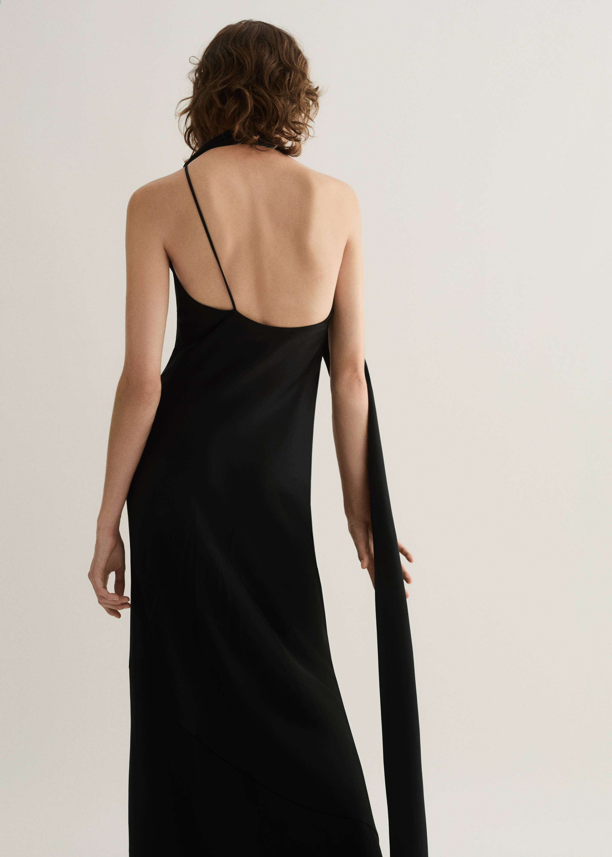 Asymmetrical bow-neck dress - Reverse of the article
