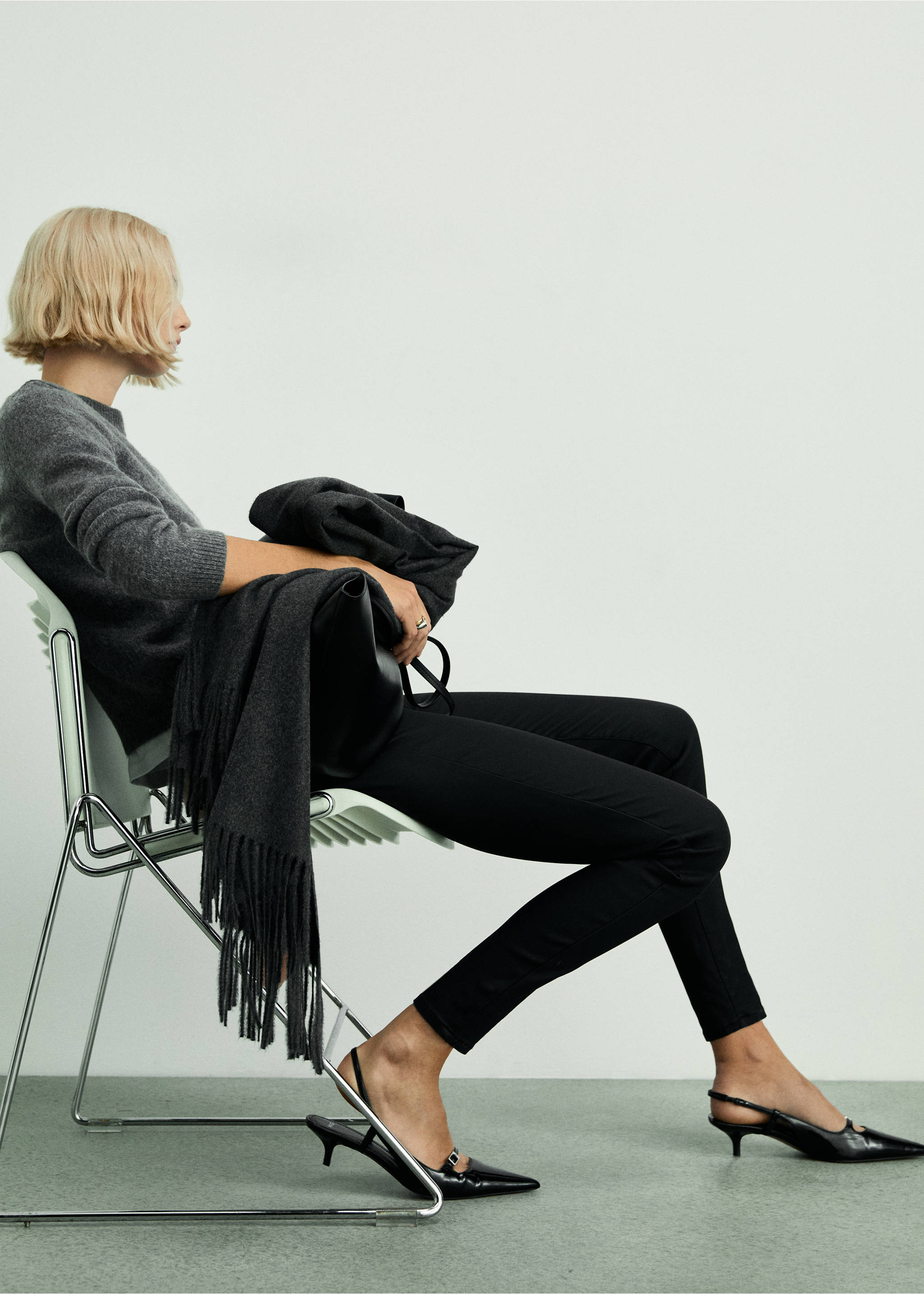 Dżinsy skinny ze średnim stanem woskowane - Szczegóły artykułu 2, Czarny. Ref: 87080444-00.