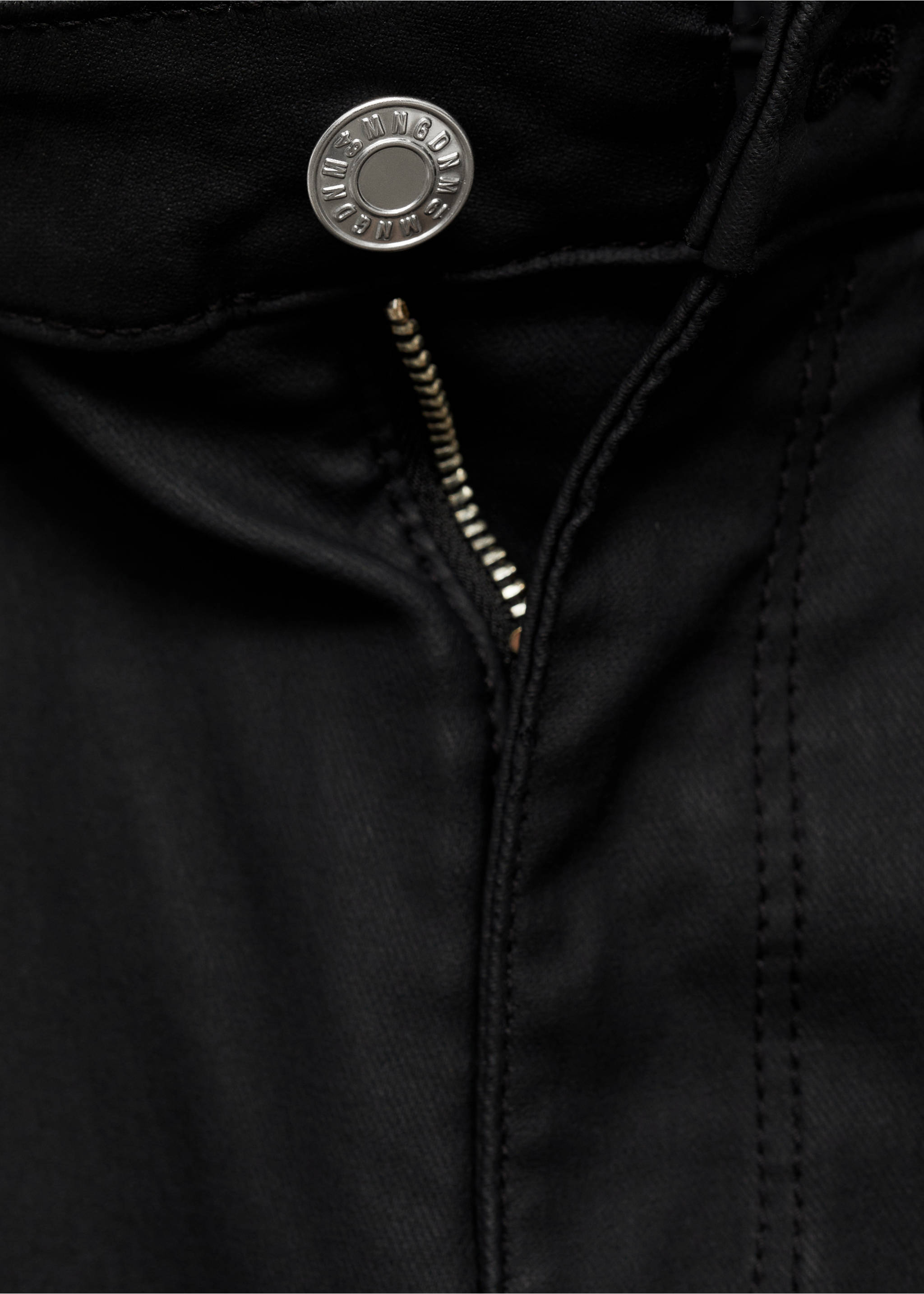 Dżinsy skinny ze średnim stanem woskowane - Szczegóły artykułu 8, Czarny. Ref: 87080444-00.