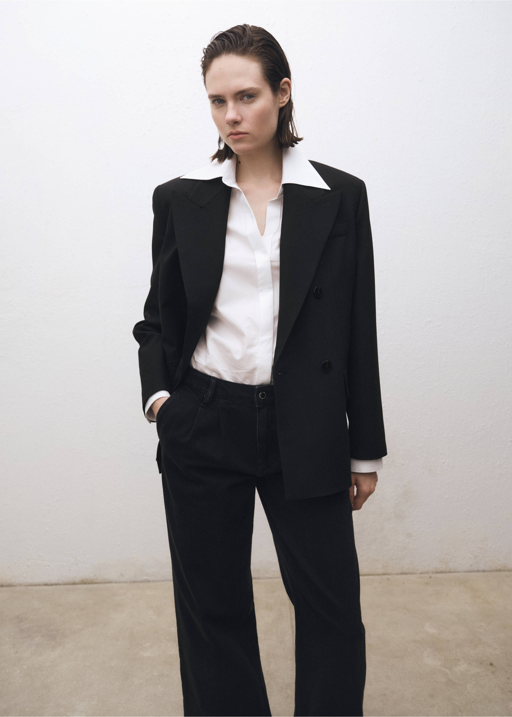 Wide leg pleated jeans - Details of the article 2, Black denim. Ref: 87080446-00.