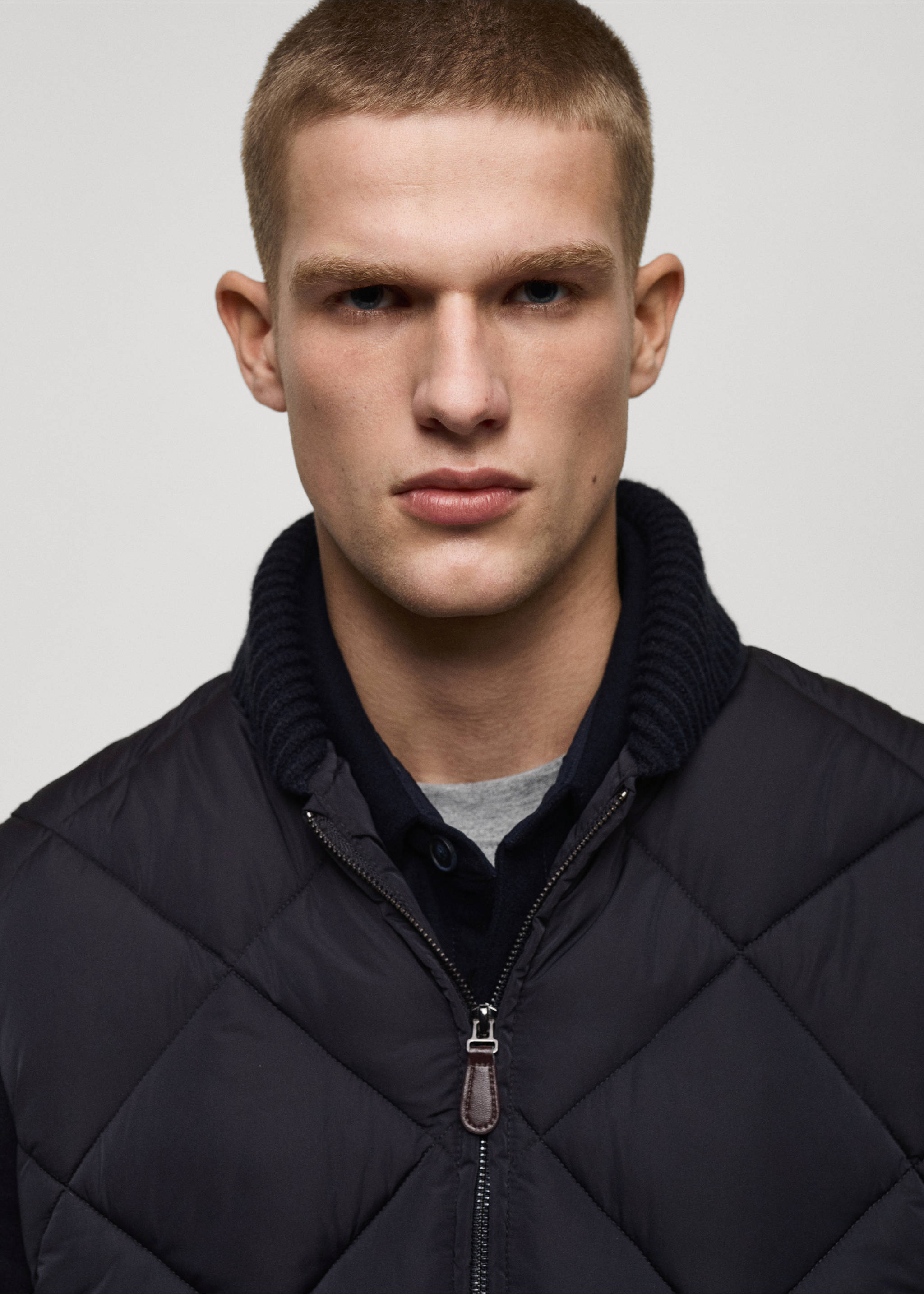 Water-repellent quilted gilet - Details of the article 1, Dark Navy. Ref: 87080573-00.