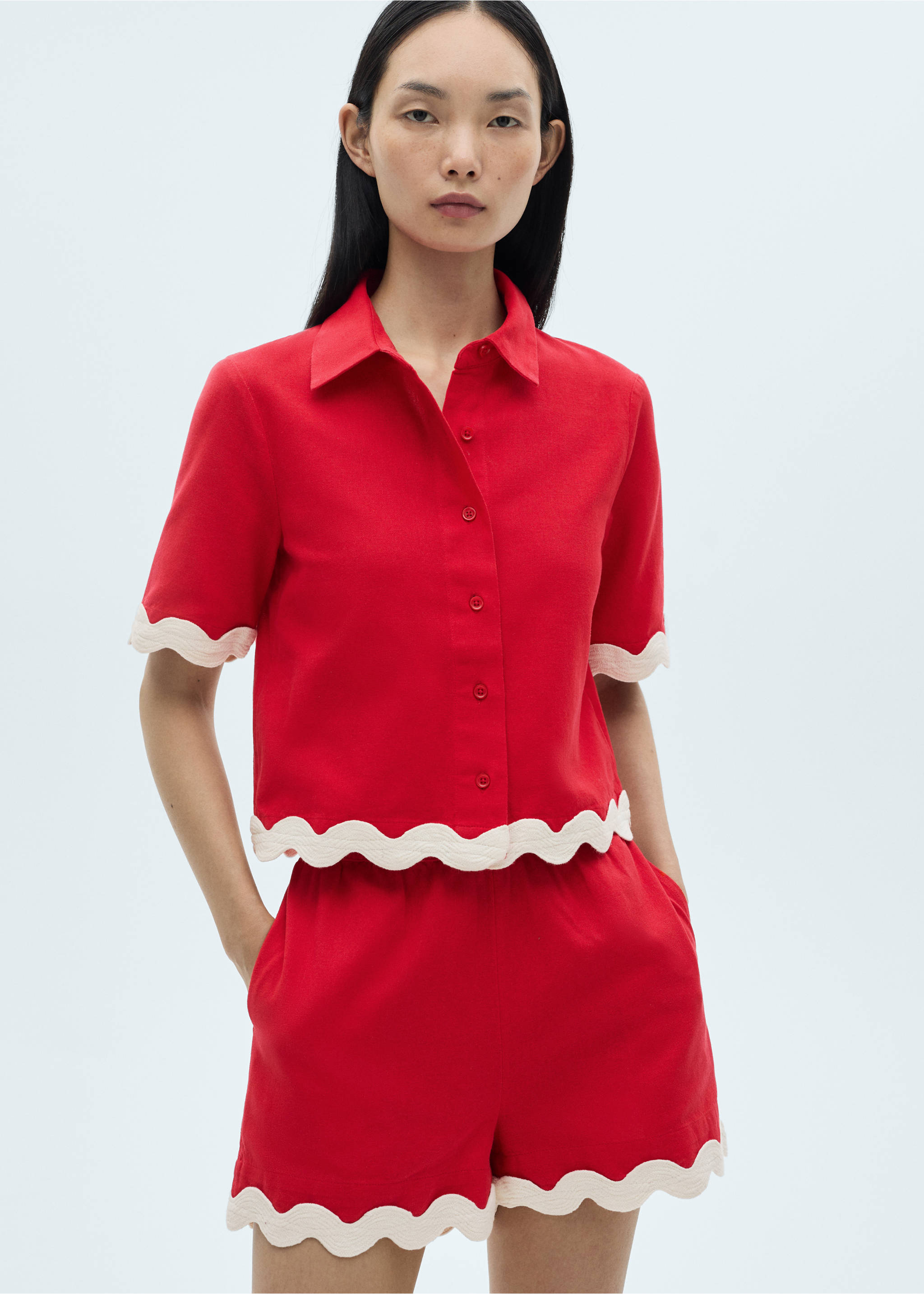 Cotton shorts with contrasting trim - Medium plane, Red. Ref: 87080583-00.