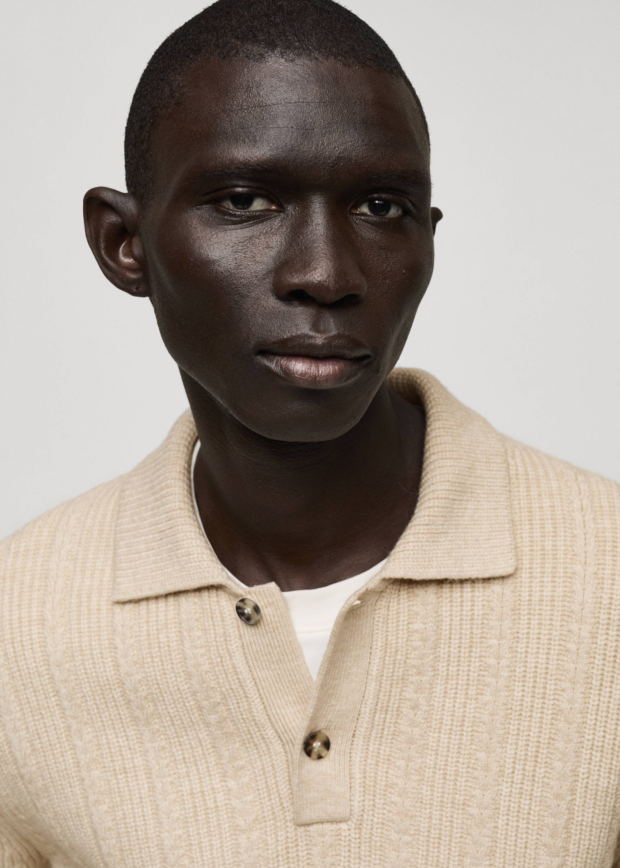 Strukturierter Strickpullover mit Polo-Kragen - Detail des Artikels 1