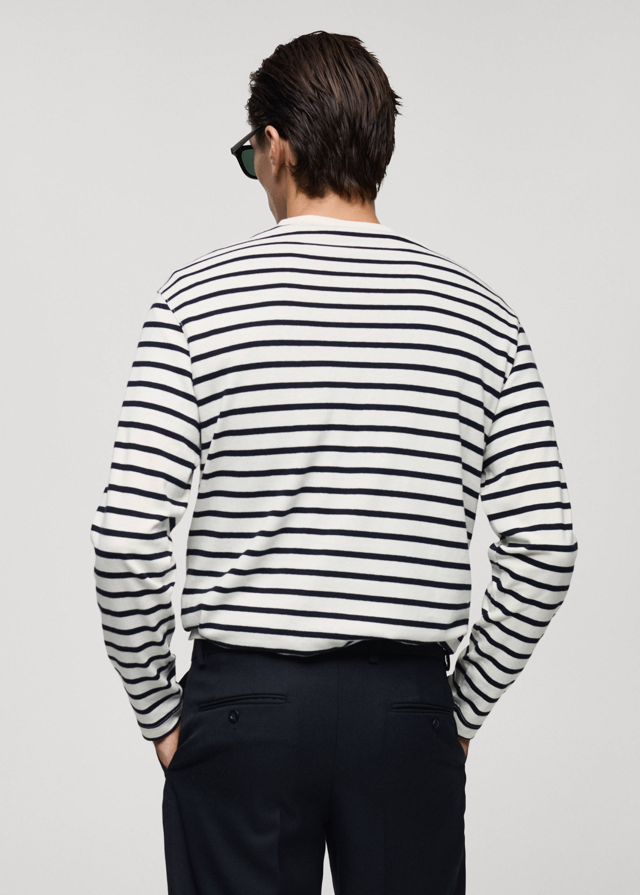 Striped 100% cotton t-shirt - Reverse of the article
