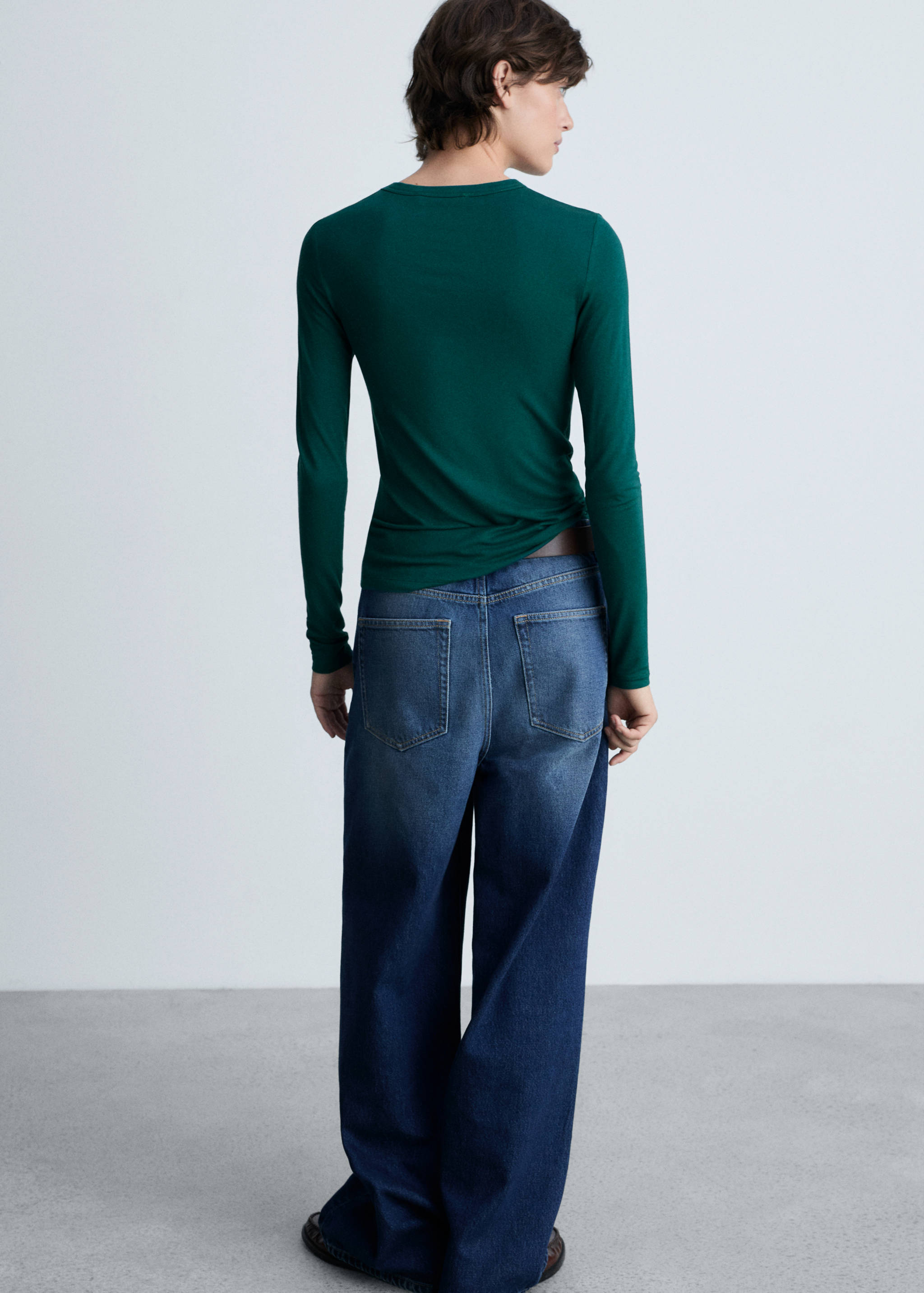 Round-neck long-sleeved t-shirt - Reverse of the article