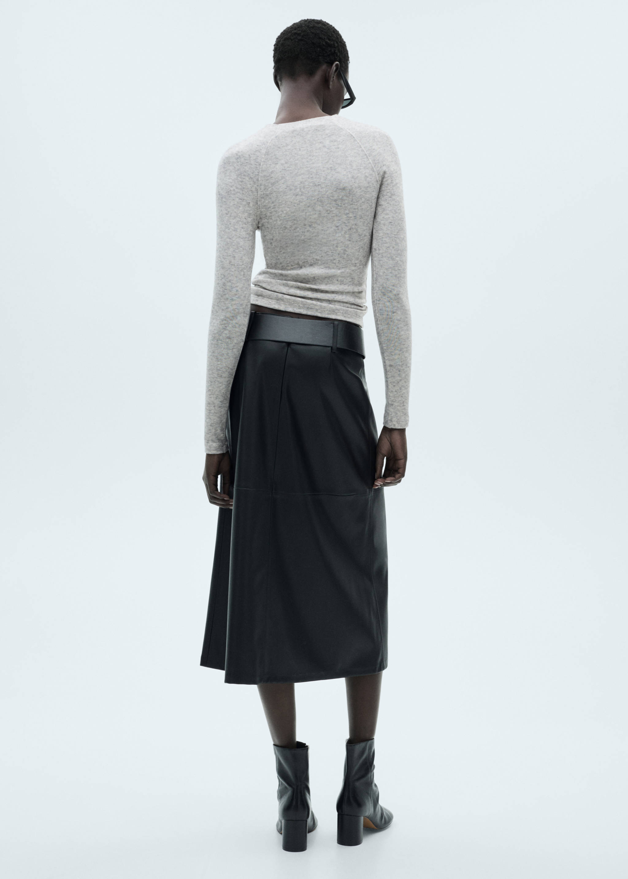 Decorative seam T-shirt - Reverse of the article