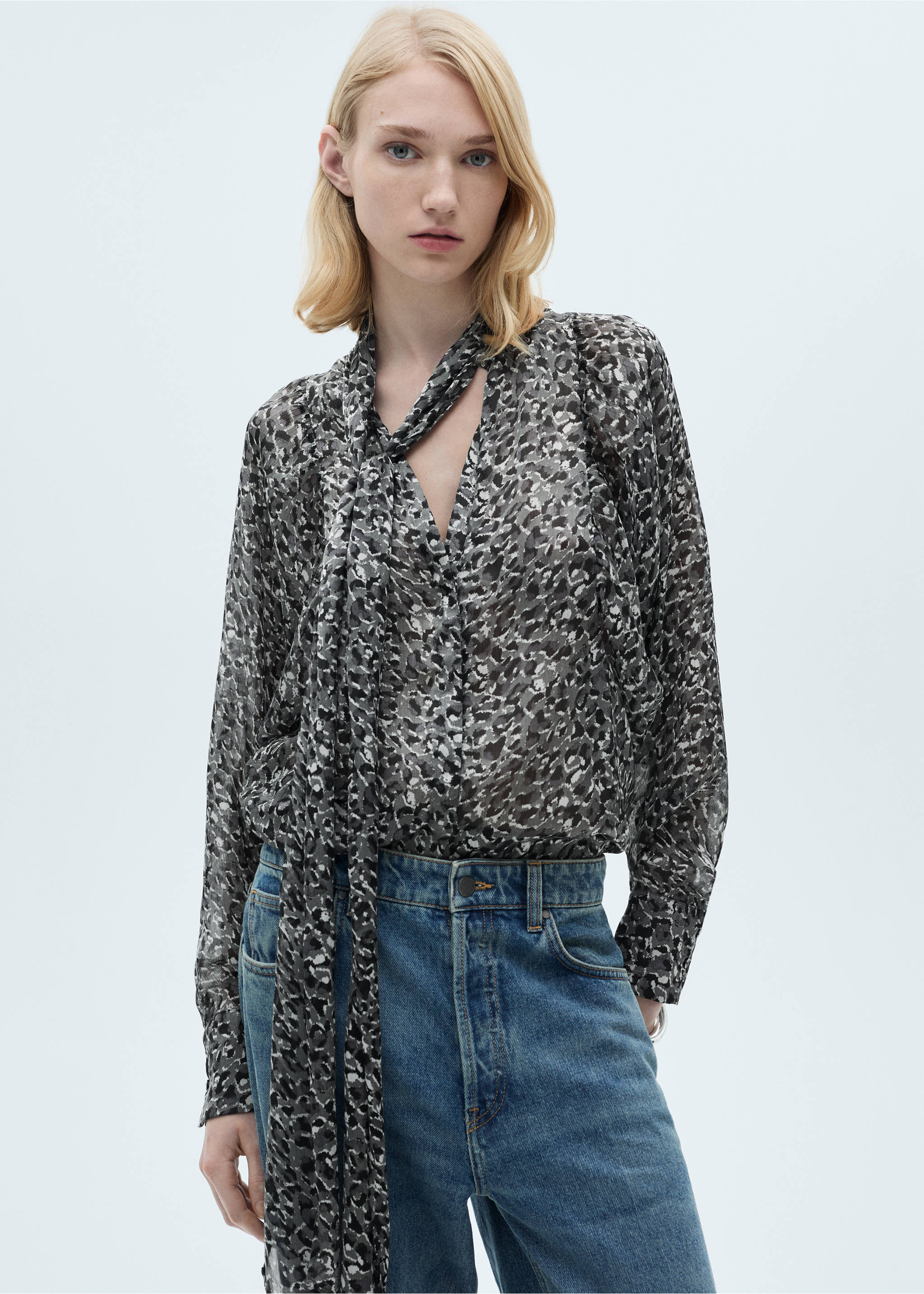 Animal-print blouse with bow neck - Medium plane, Black. Ref: 87080628-00.