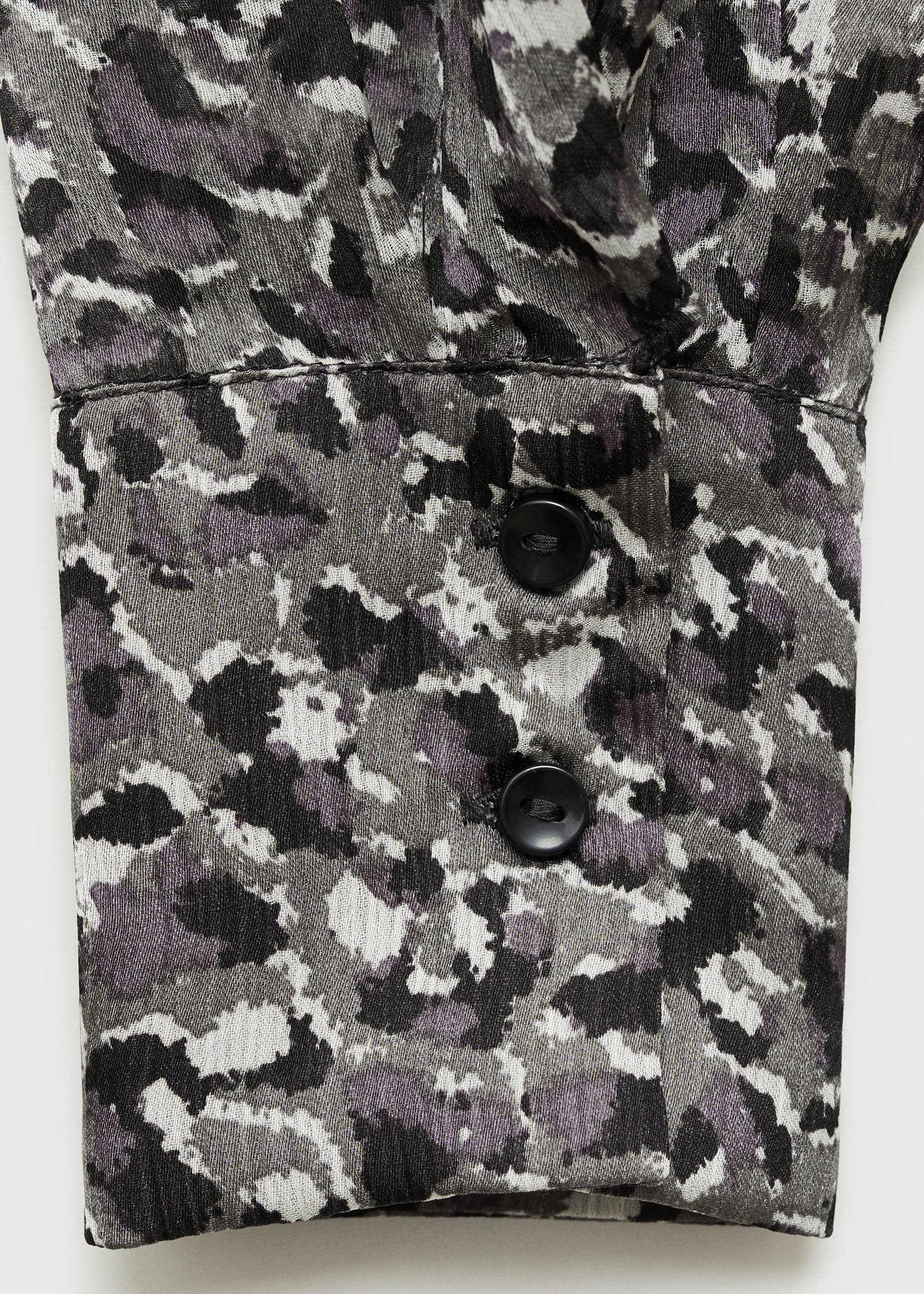 Bluză cu animal print și fundă la gât - Detaliu al articolului 0