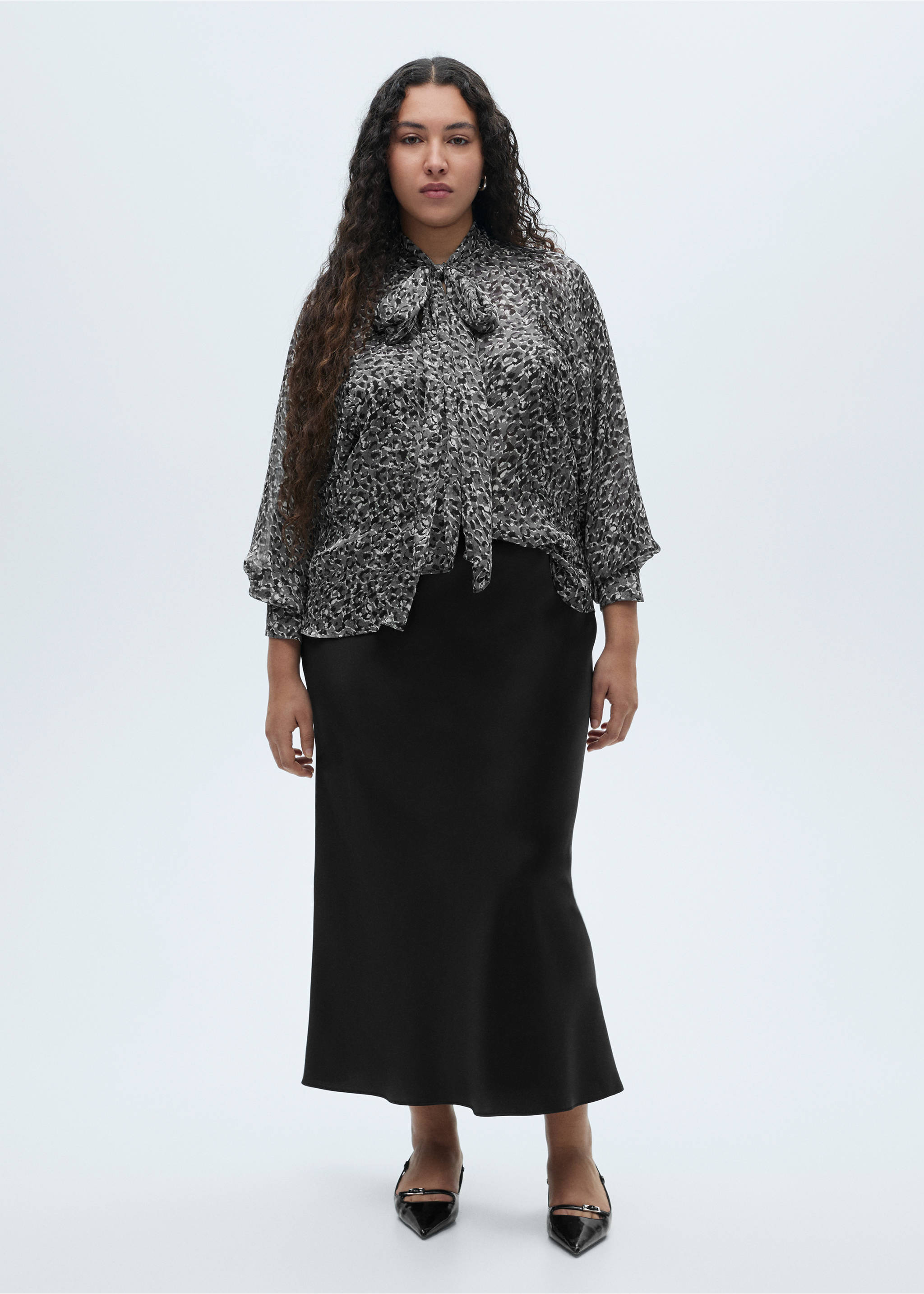 Animal-print blouse with bow neck - Details of the article 3, Black. Ref: 87080628-00.