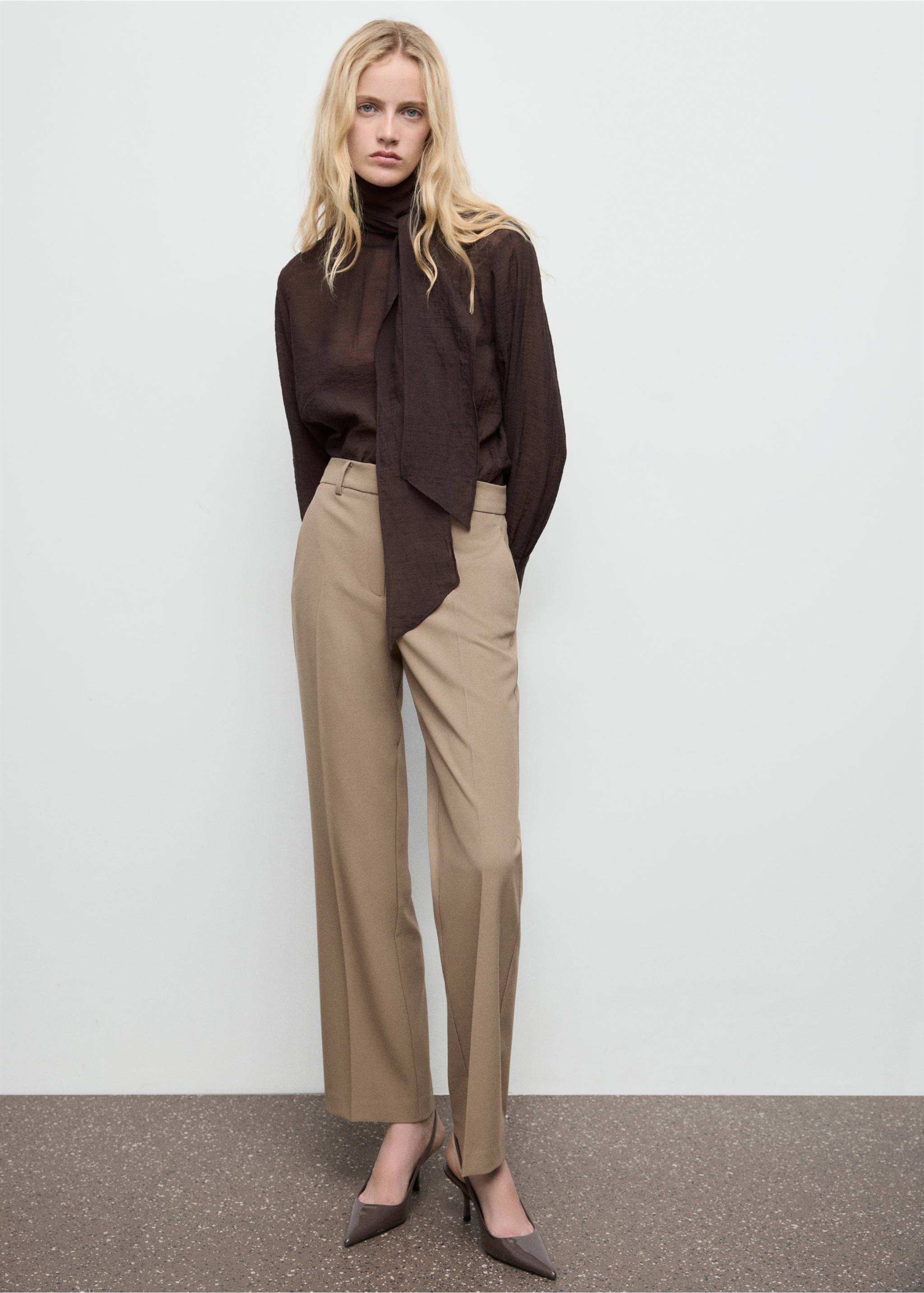 Straight mid-rise trousers - General plane, Medium Brown. Ref: 87081511-00.
