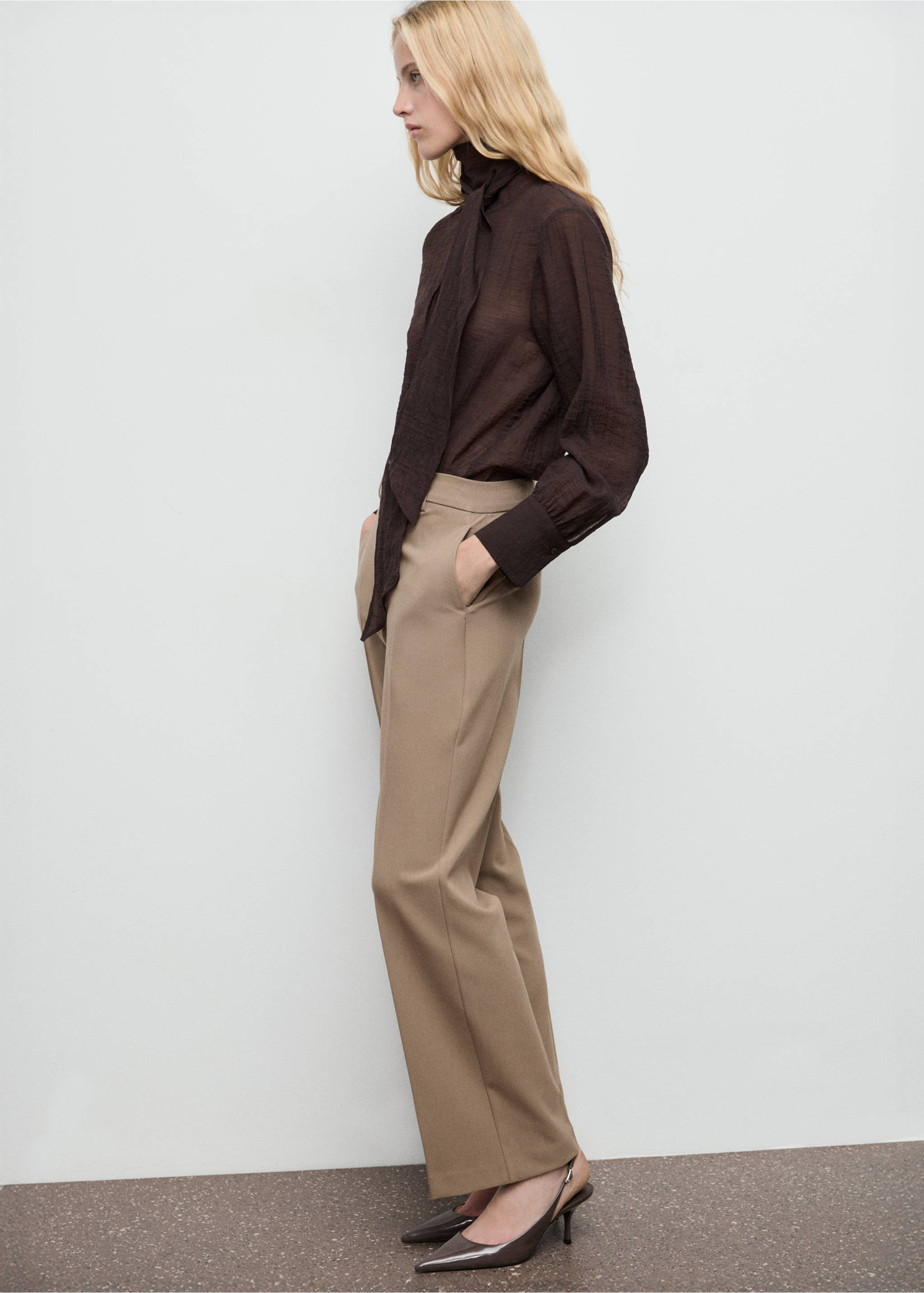 Straight mid-rise trousers - Details of the article 2, Medium Brown. Ref: 87081511-00.
