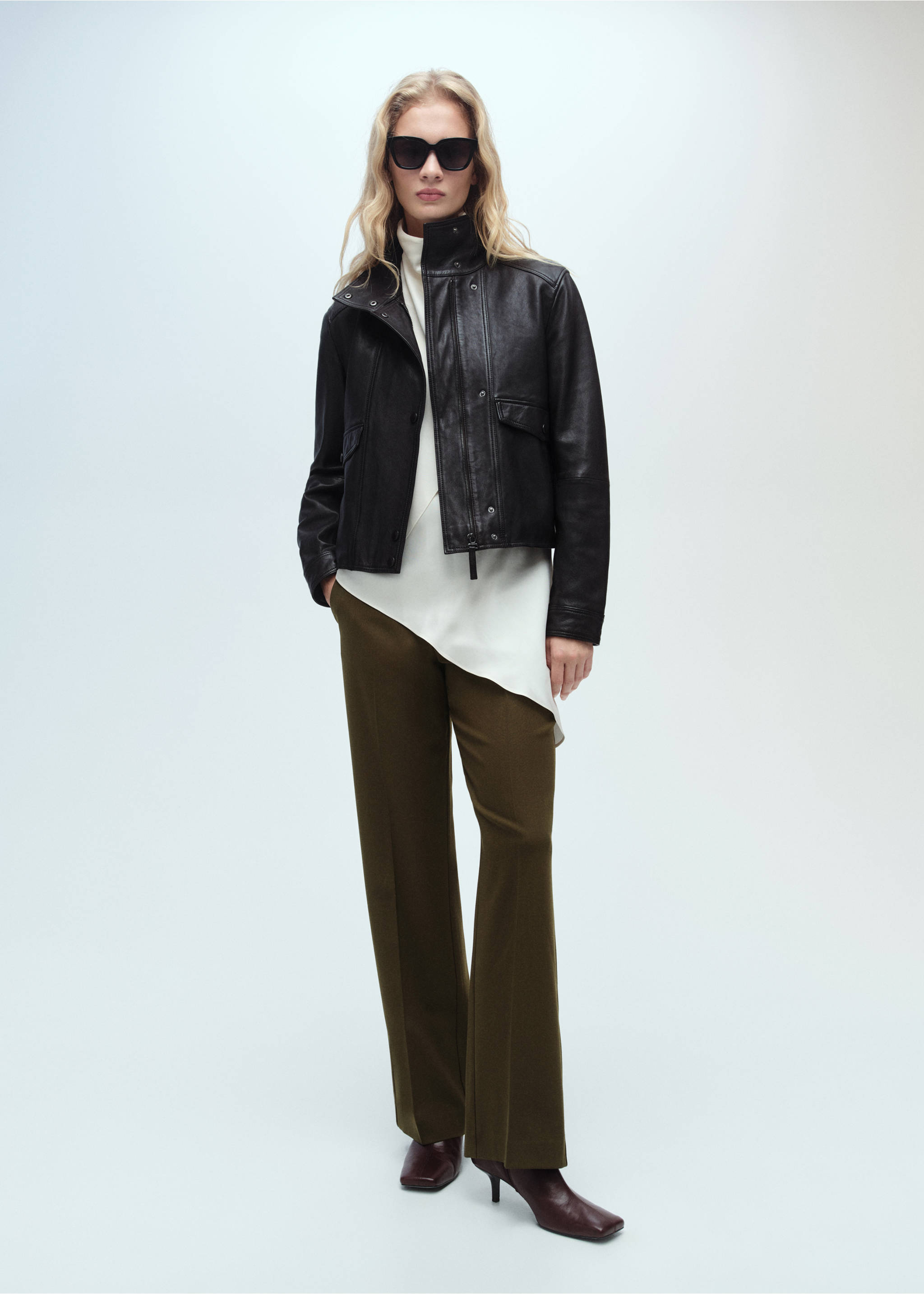 Straight mid-rise trousers - General plane, Khaki. Ref: 87081511-00.