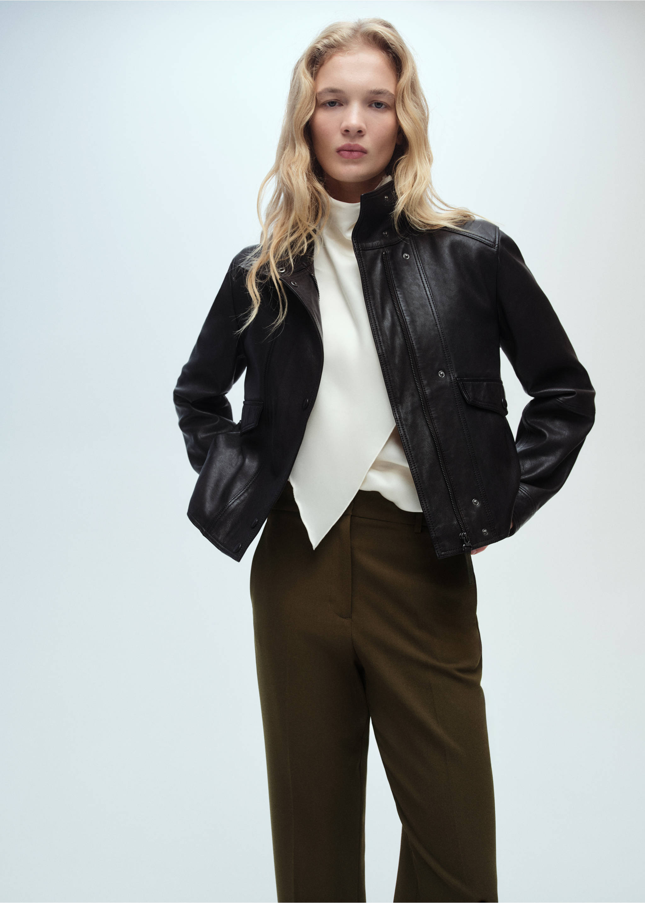 Straight mid-rise trousers - Details of the article 1, Khaki. Ref: 87081511-00.