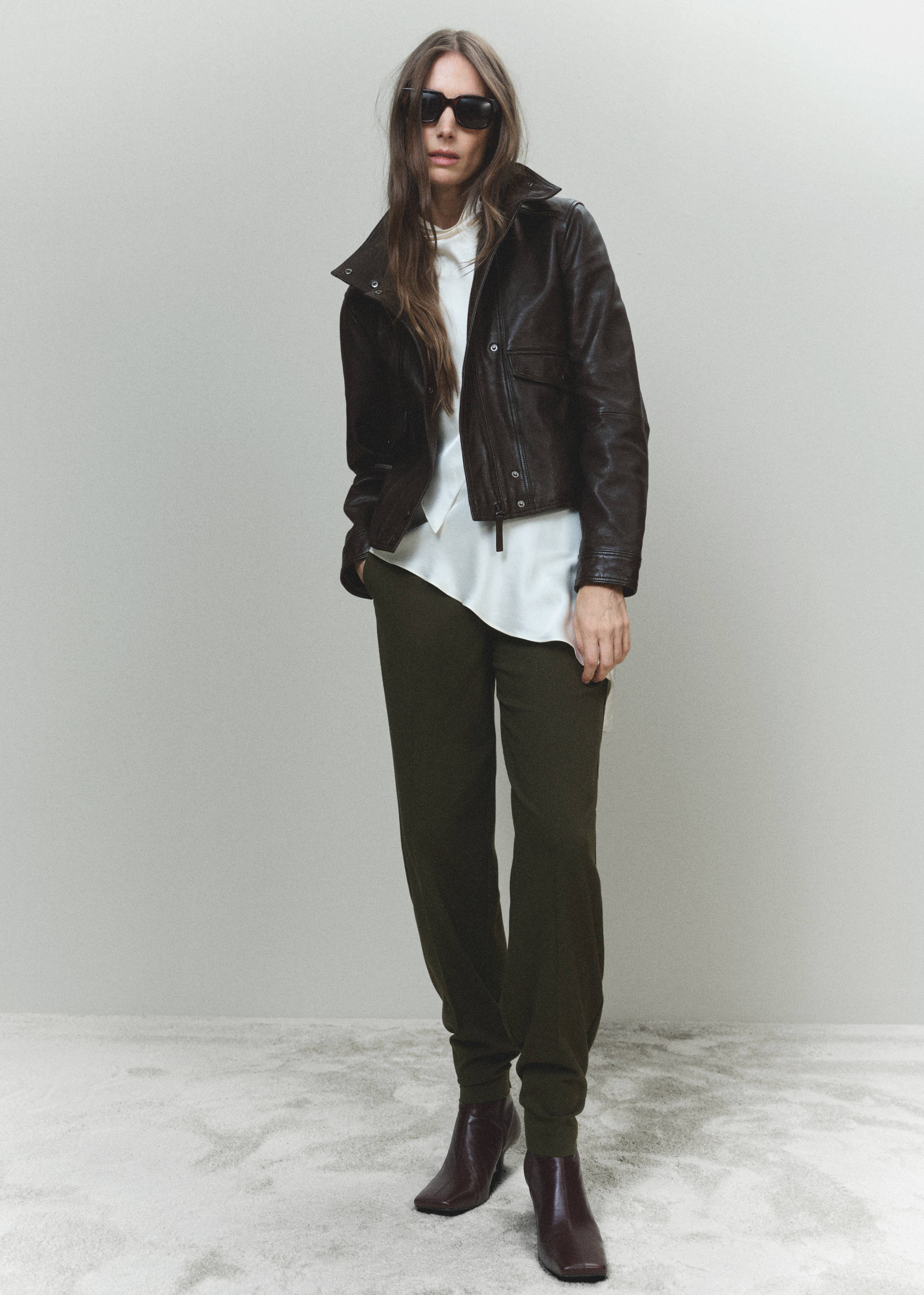 Pantaloni diritti vita media - Dettaglio dell'articolo 6