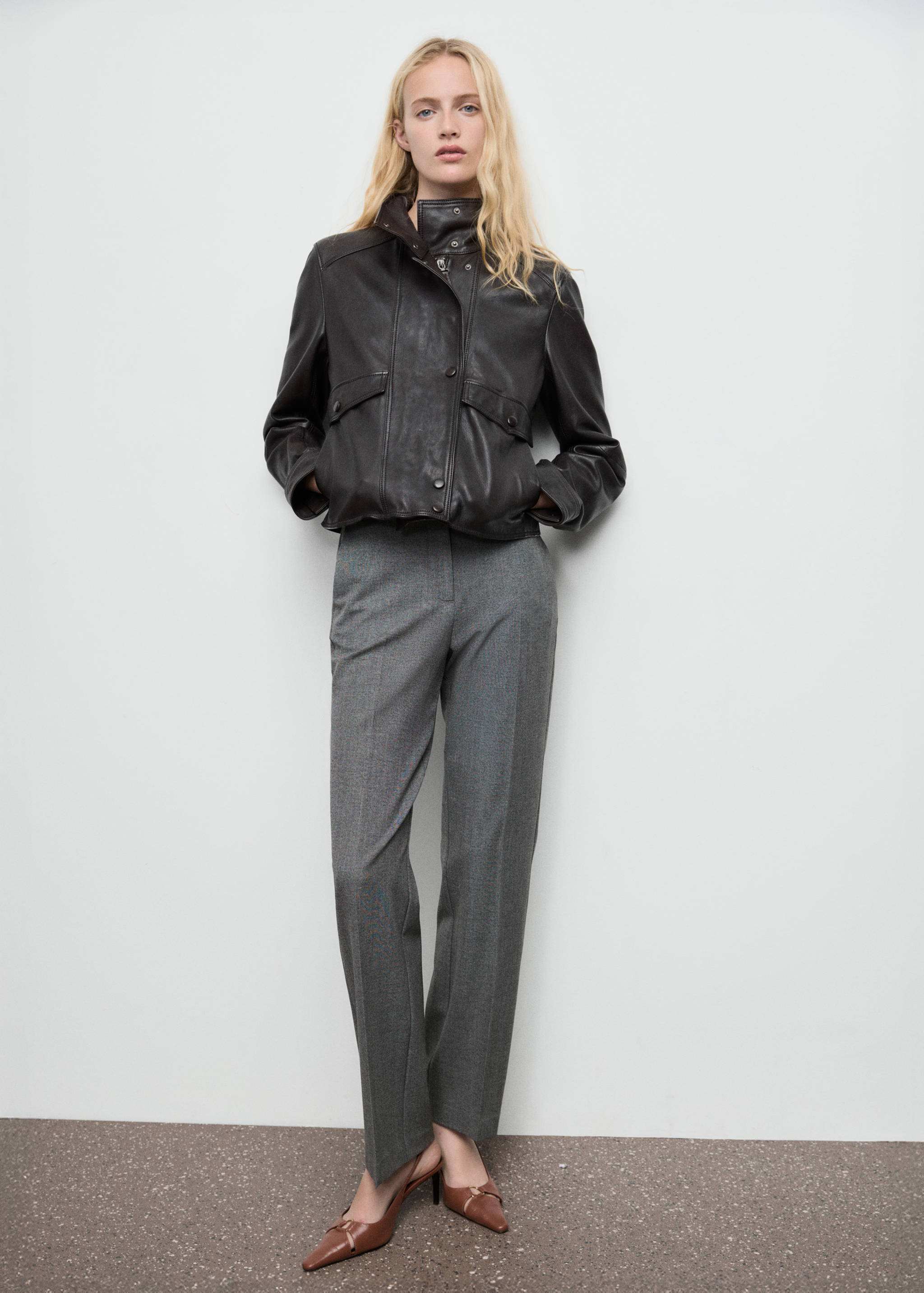 Straight mid-rise trousers - General plane