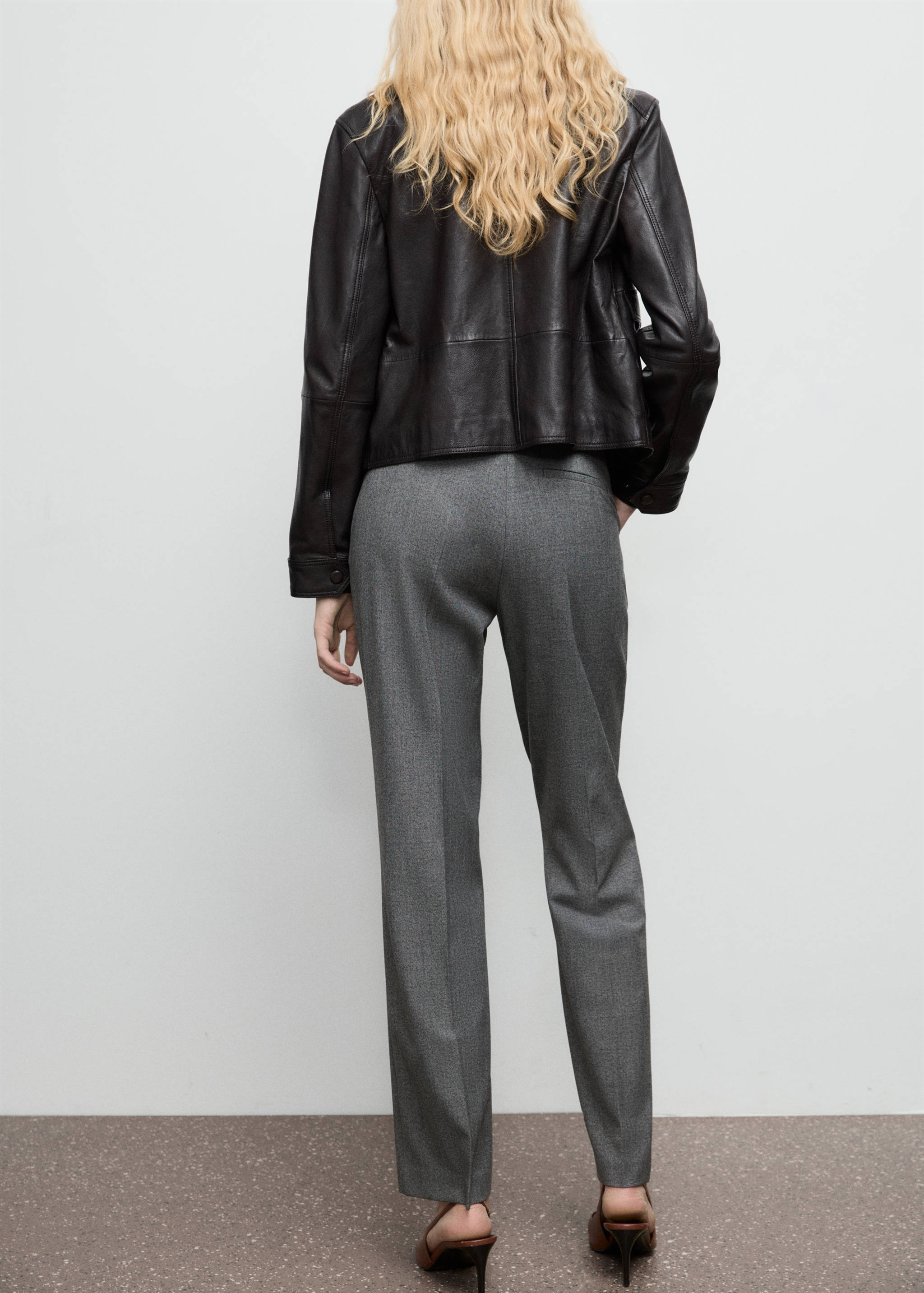 Straight mid-rise trousers - Reverse of the article