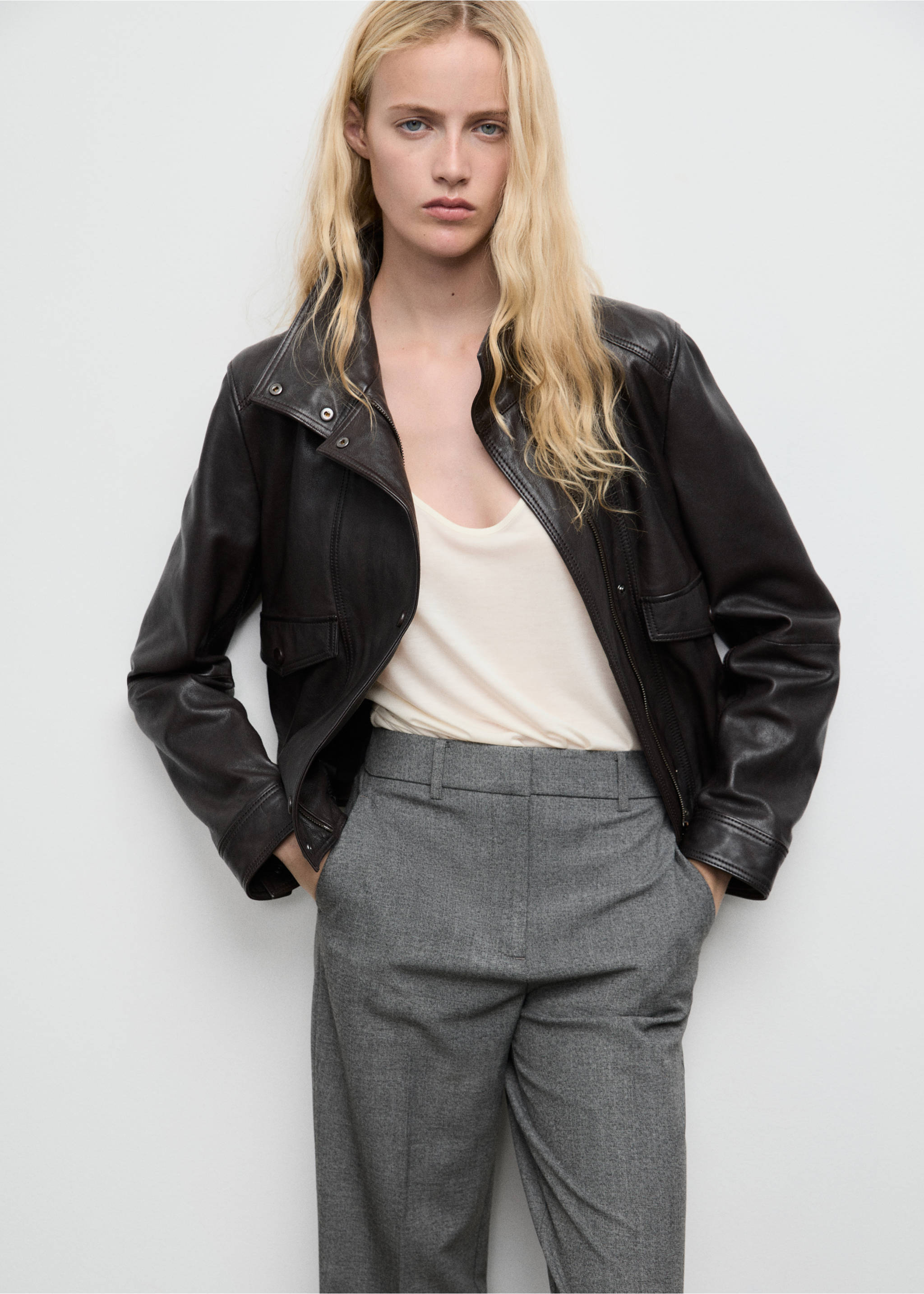 Straight mid-rise pants - Details of the article 1, Grey. Ref: 87081511-00.