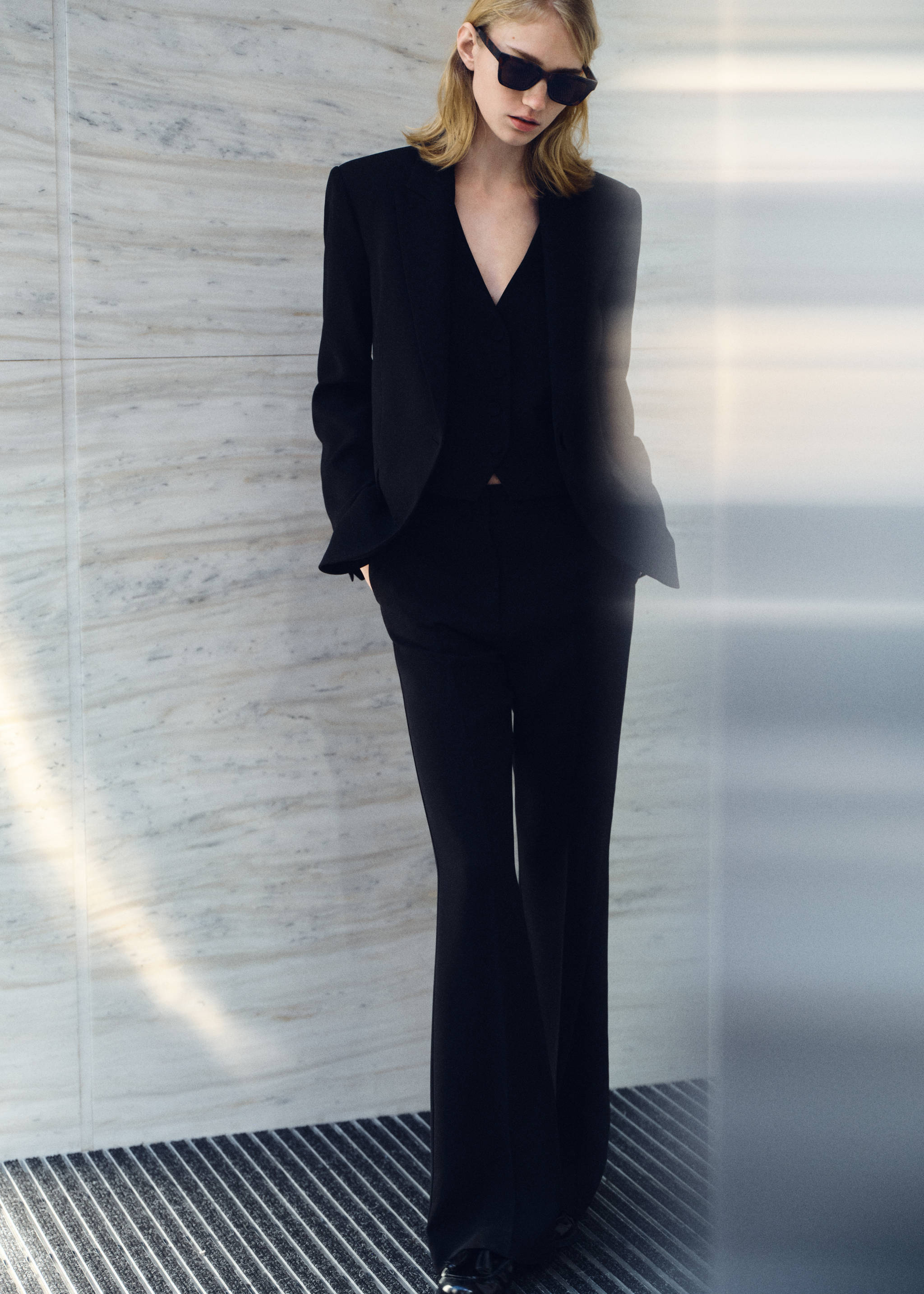 Wide leg suit trousers - Details of the article 7, Black. Ref: 87081518-00.