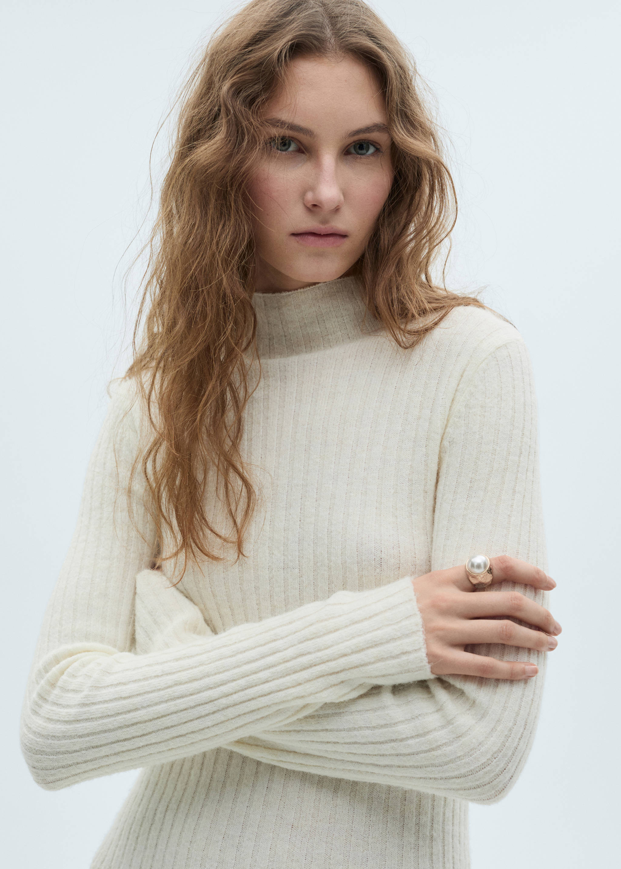 Texturierter Ring mit eingefasster Perle - Allgemeine Ansicht