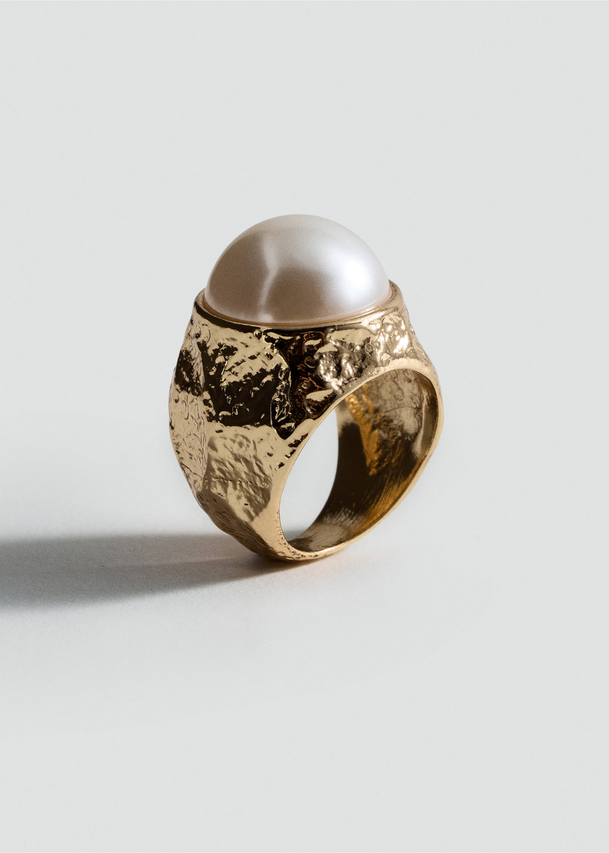 Pearl textured ring - Medium plane, Gold. Ref: 87081520-00.