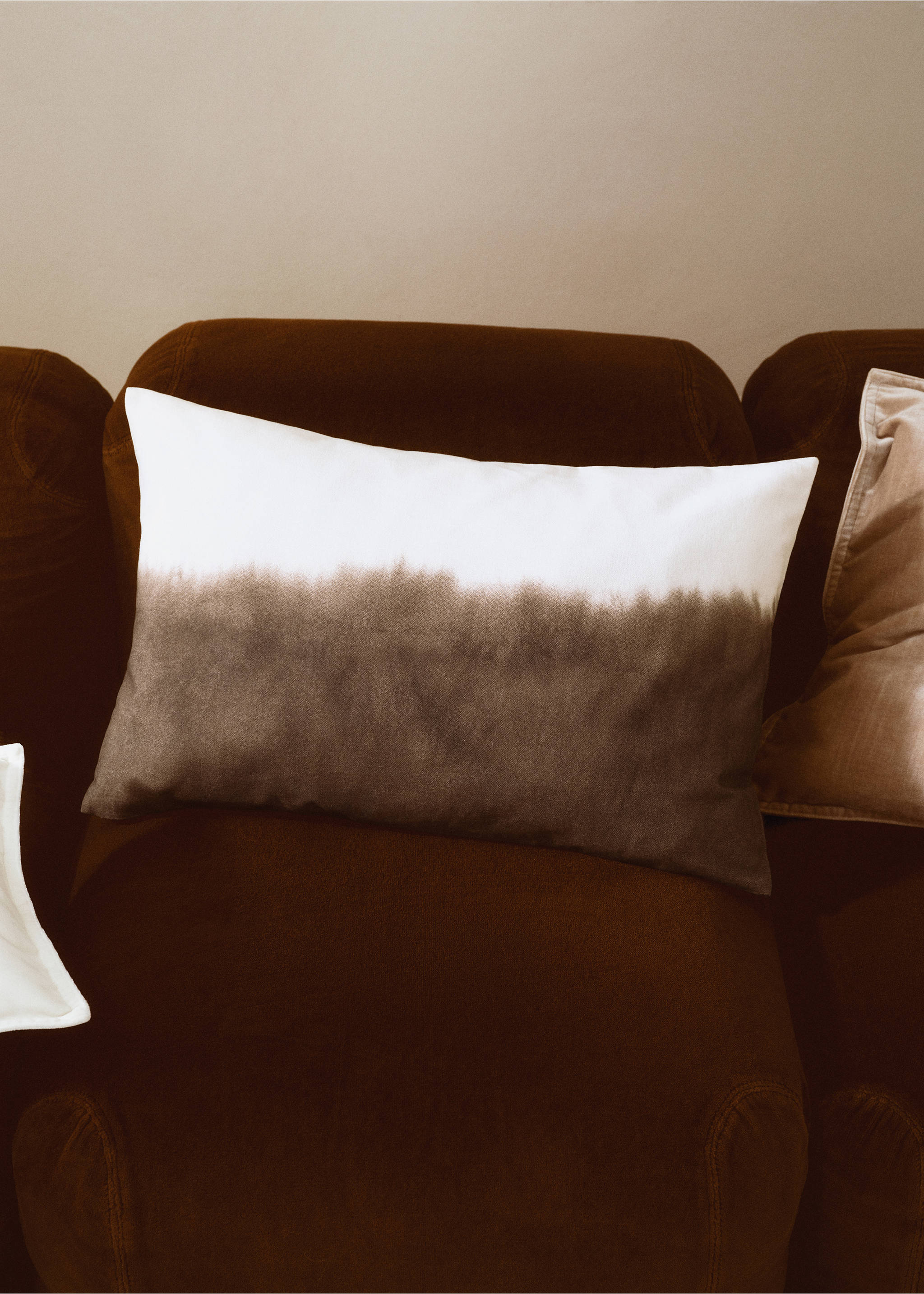 Cushion cover with gradient effect 30x50 cm - Details of the article 6, Brown. Ref: 87082025-00.