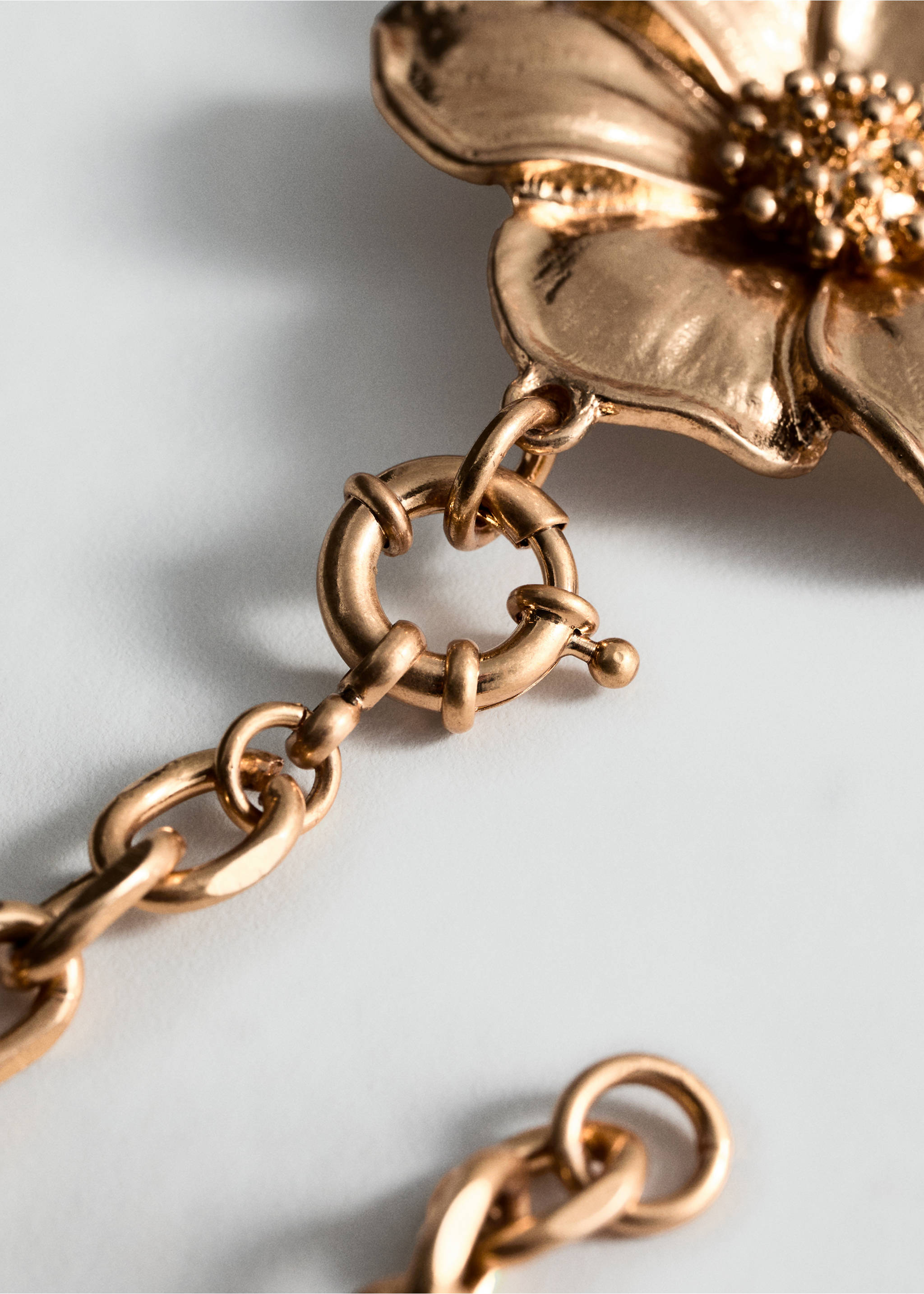 Floral pendant necklace - Details of the article 1, Gold. Ref: 87082541-00.