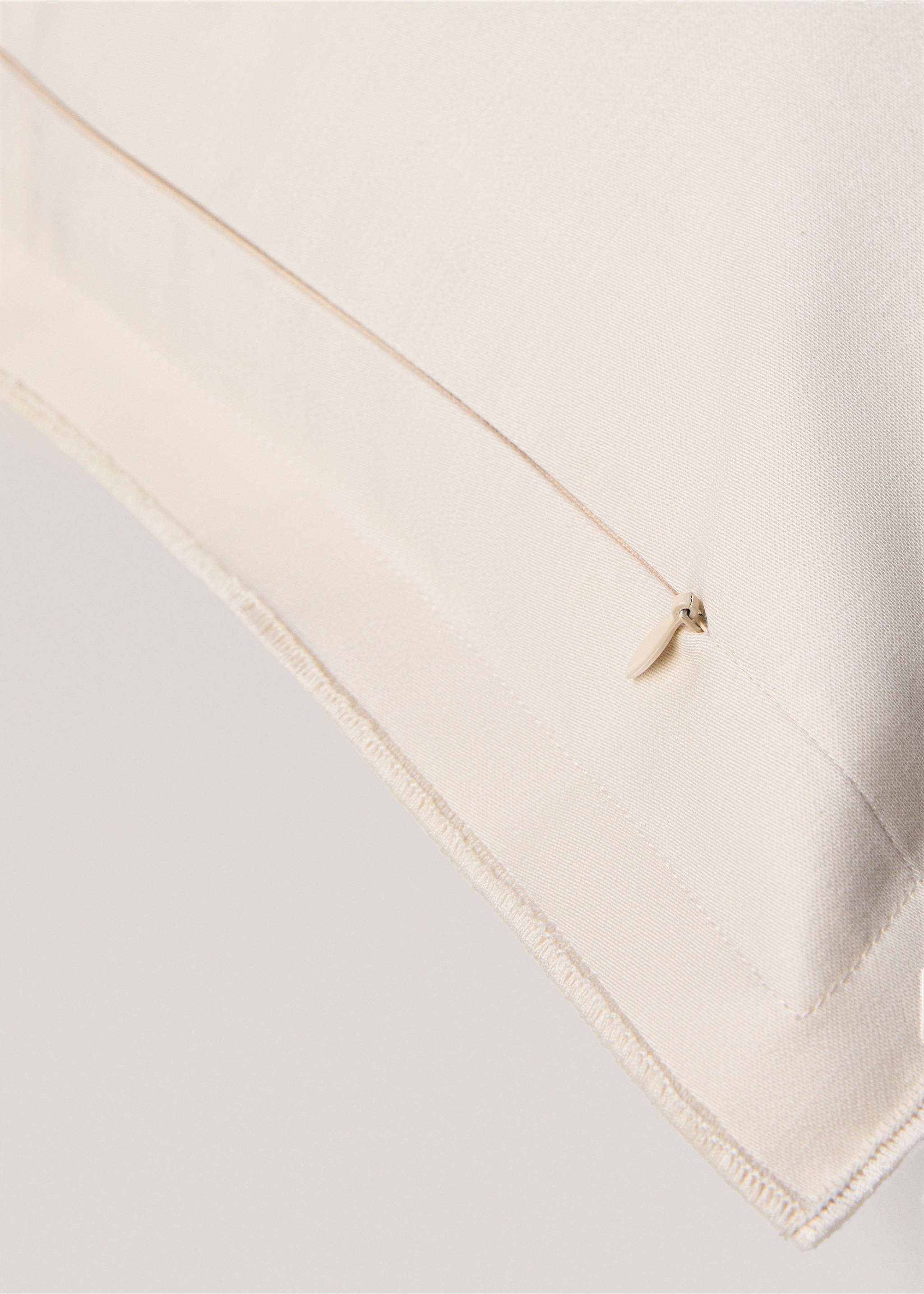 Satin cushion cover 40x60 cm - Details of the article 2, Ecru. Ref: 87082892-00.