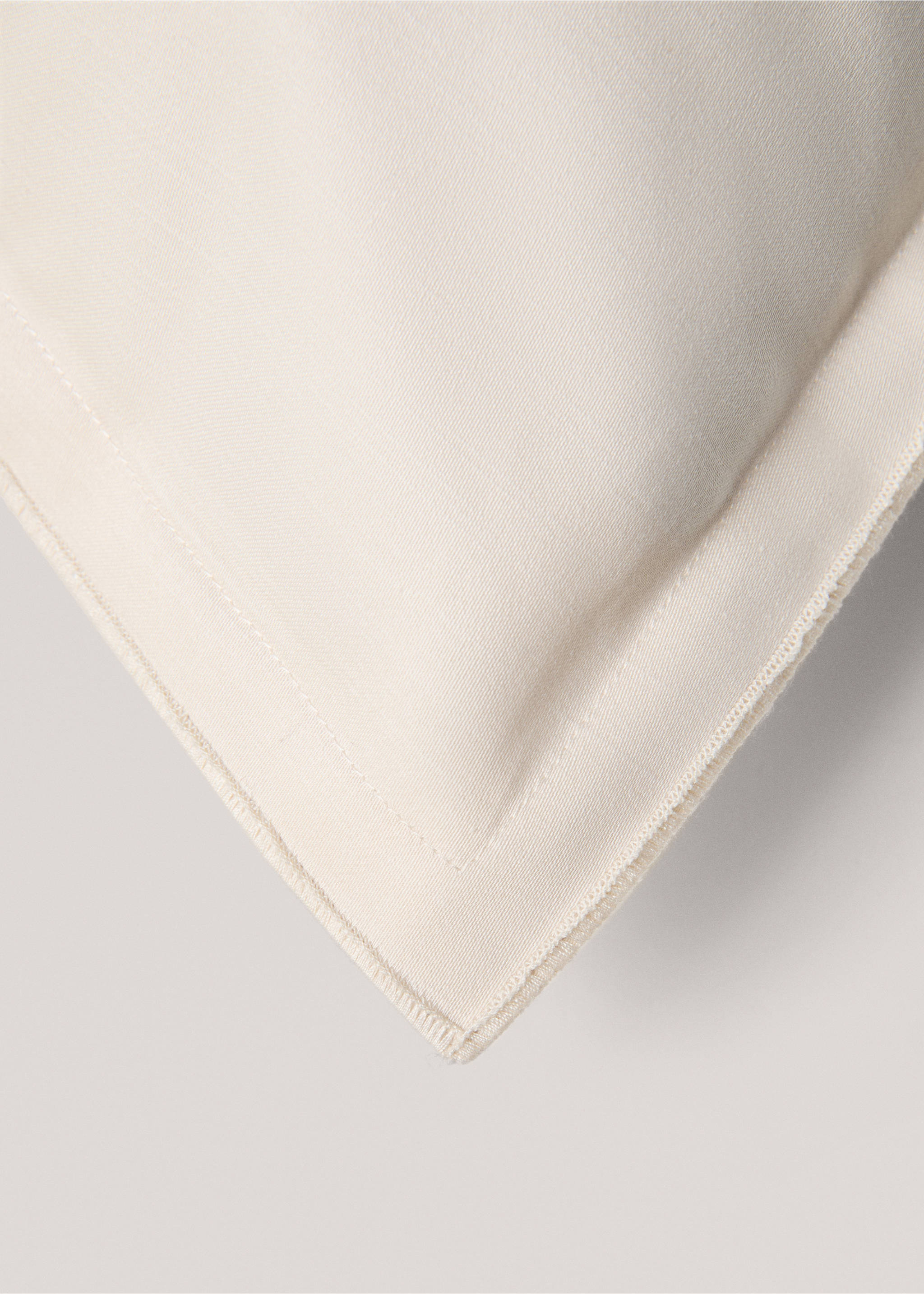 Satin cushion cover 40x60 cm - Details of the article 3, Ecru. Ref: 87082892-00.