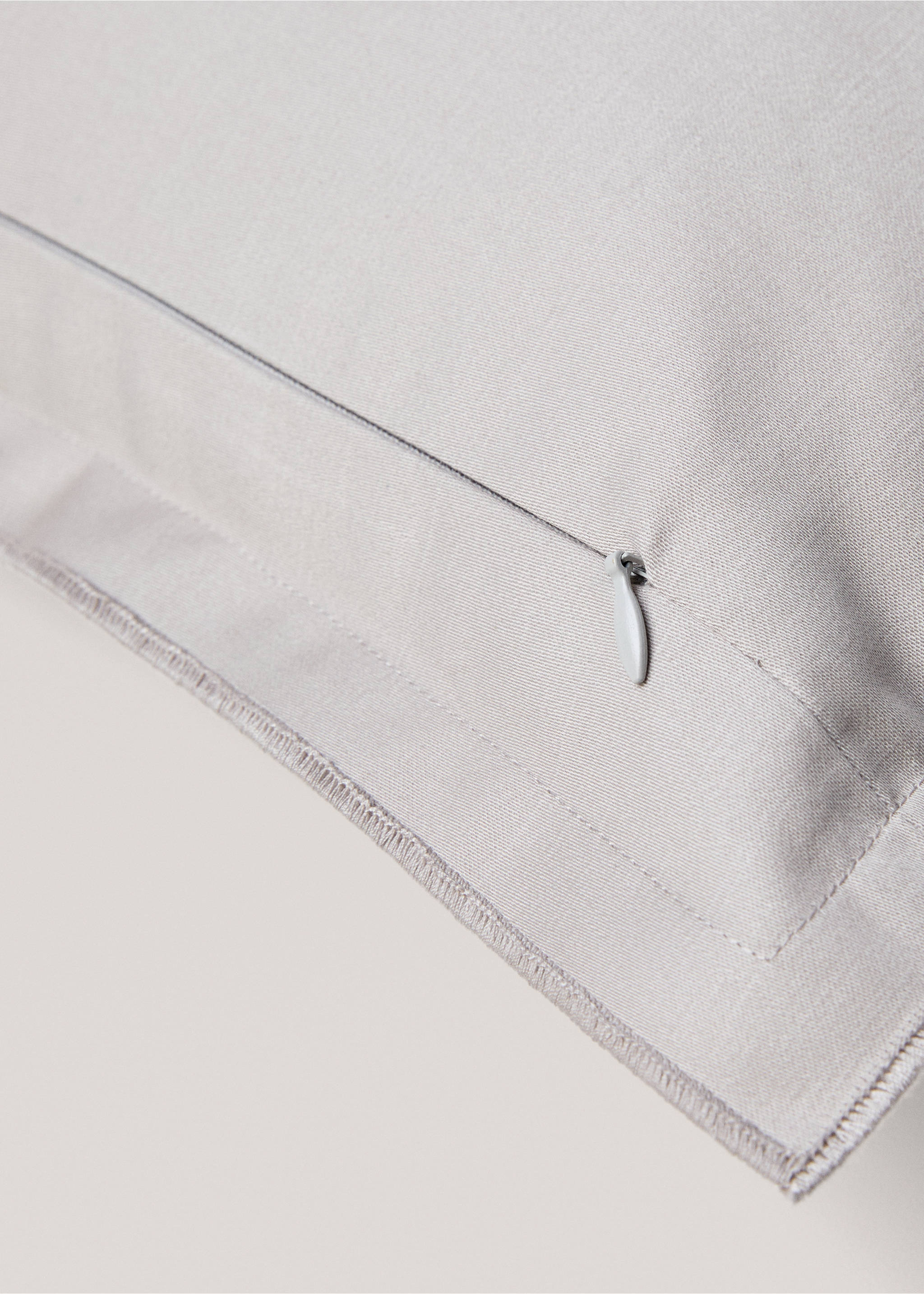 Satin cushion cover 40x60 cm - Details of the article 2, Light/Pastel Grey. Ref: 87082892-00.