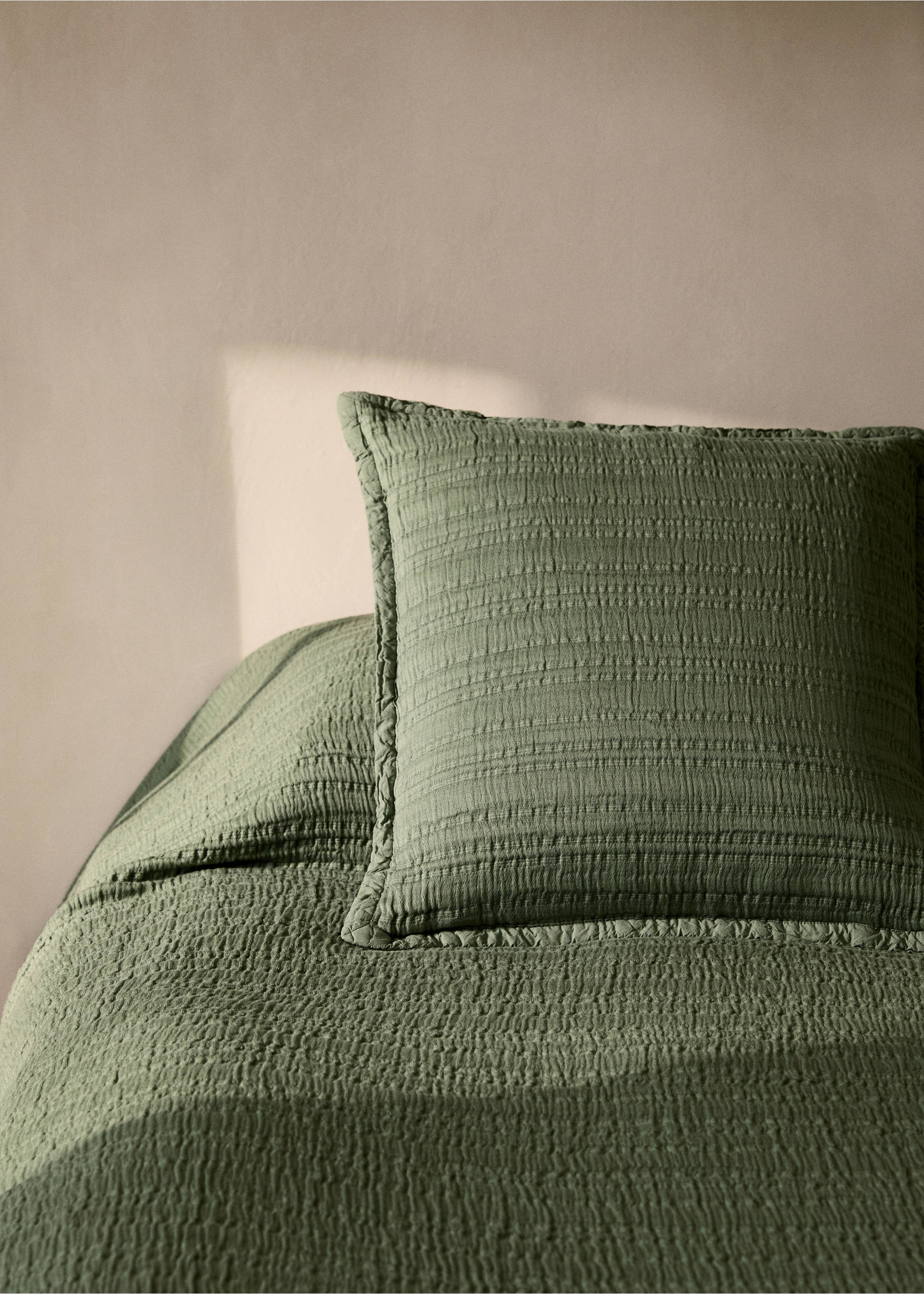 Cotton jacquard bedspread with stripes for 90/105 cm bed - Details of the article 7, Forest Green. Ref: 87082919-00.
